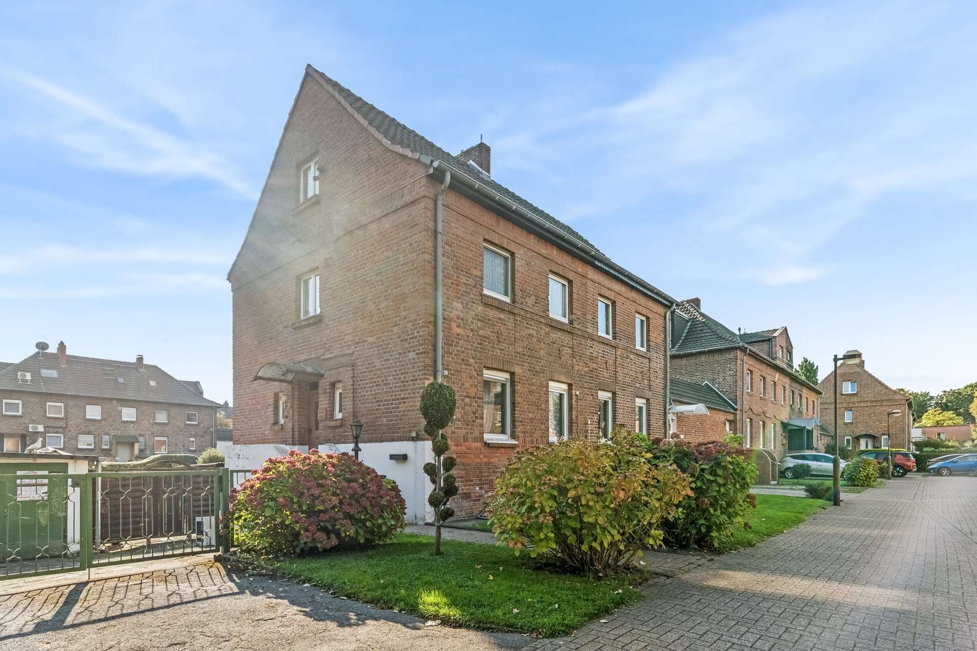 Denkmalgeschützte Doppelhaushälfte mit großem Garten und Sanierungspotenzial in Duisburg in Duisburg – Ansicht 10