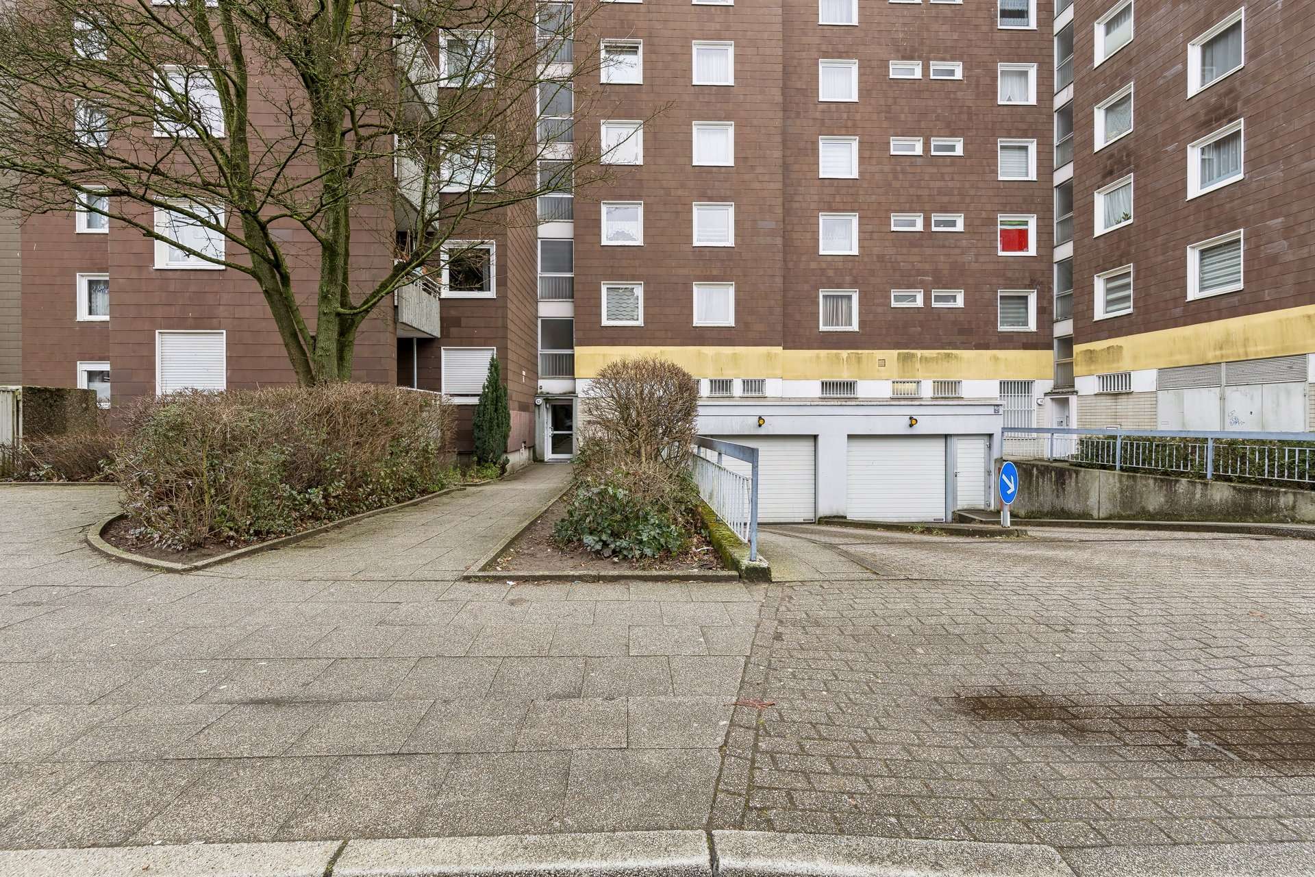 Vermietete 3,5-Zimmer-Wohnung mit Loggia, Aufzug und Tiefgaragenstellplatz in Essen – Ansicht 2