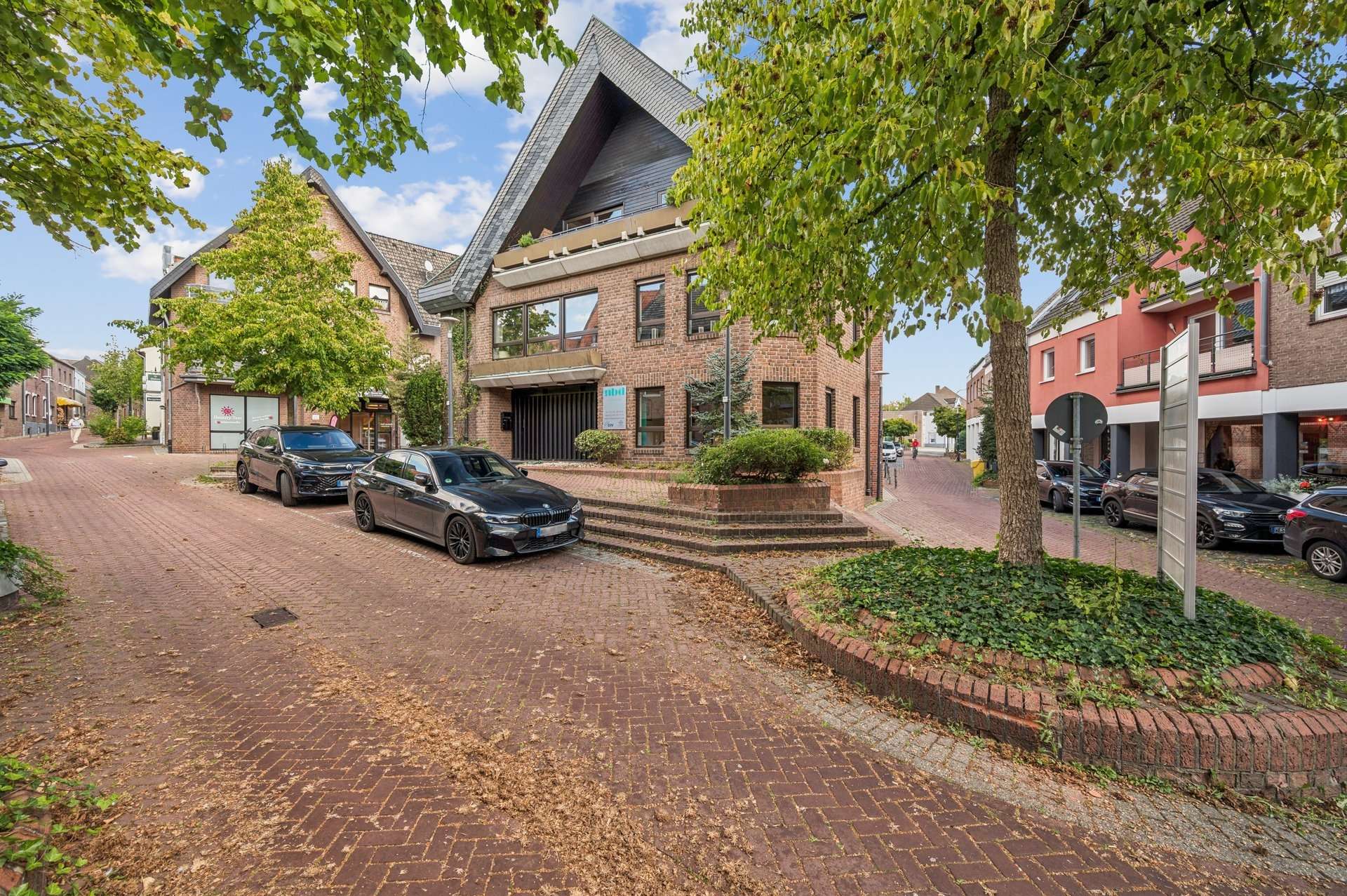 Viel Raum für Wohnen und Arbeiten – Ihr Haus im Herzen von Brüggen
