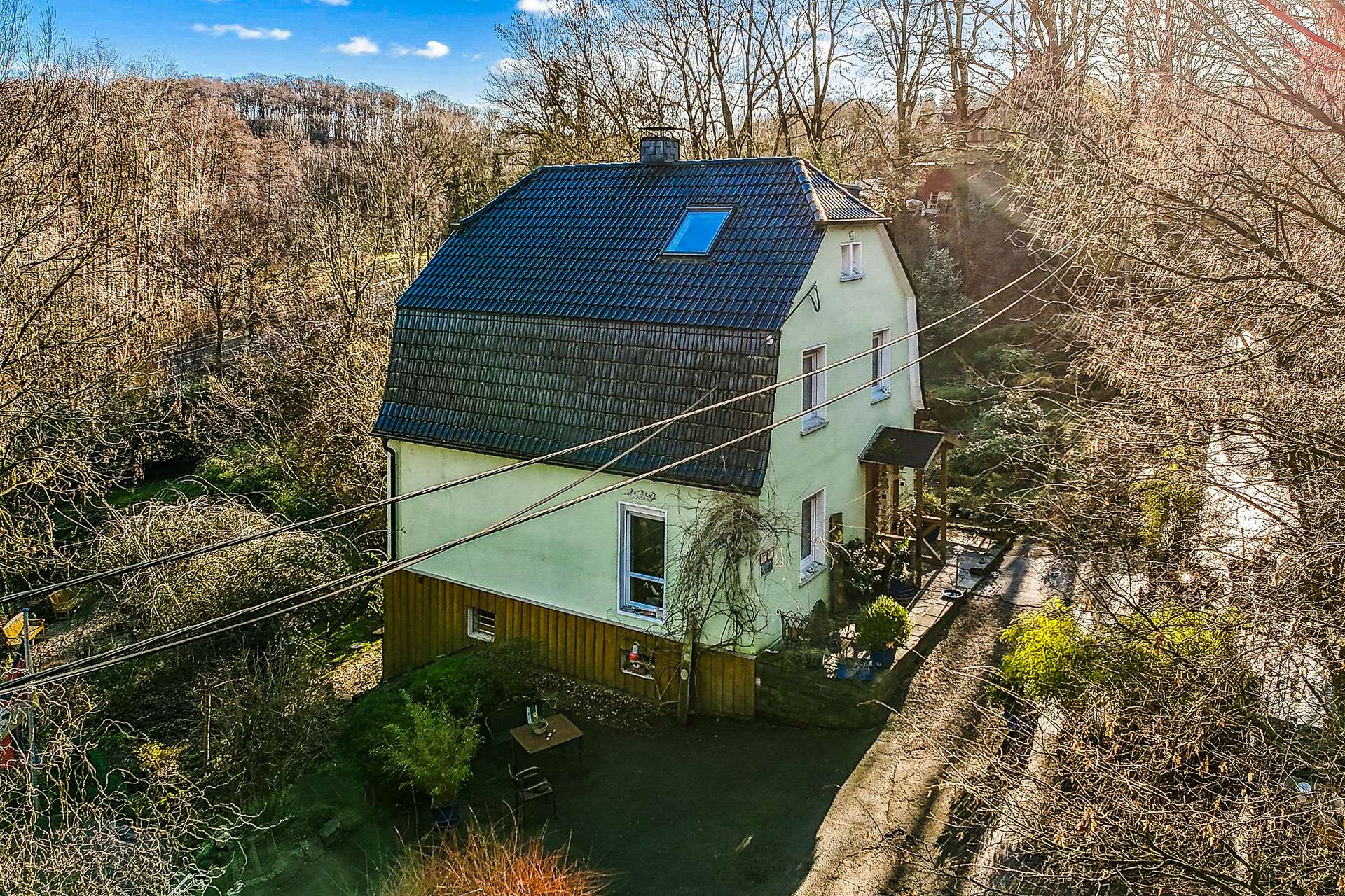 Elfringhauser Schweiz: Einfamilienhaus in idyllischer Alleinlage auf großzügigem Grundstück in Hattingen – Ansicht 2