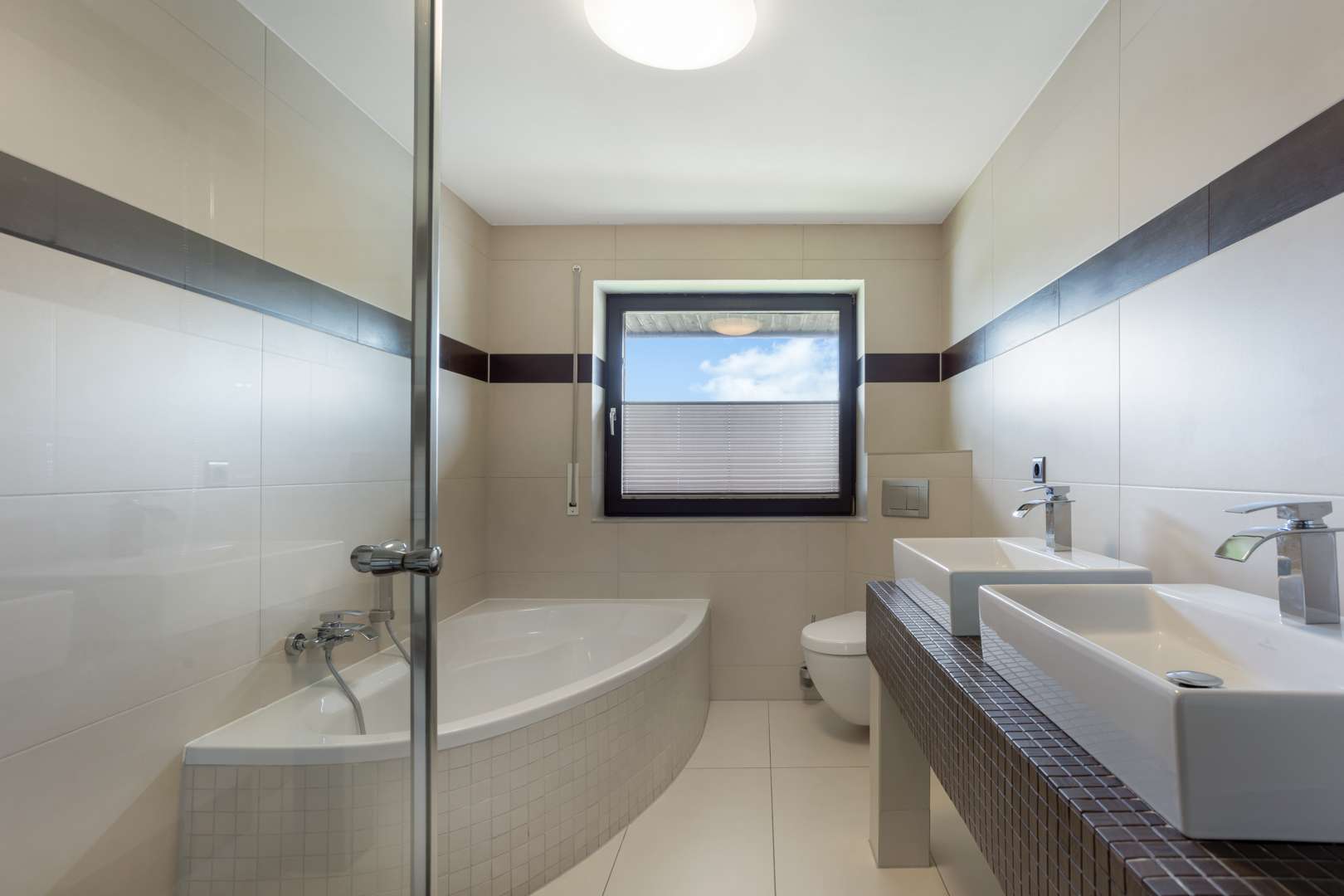 Hochwertiges Einfamilienhaus mit Pool, Sauna, weitläufigem Garten, Terrassenflächen und Doppelgarage in Rüthen – Ansicht 18