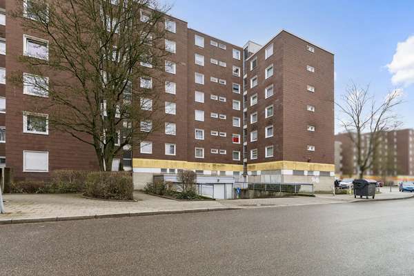 Vermietete Eigentumswohnung im 1. Obergeschoss mit Balkon, Aufzug und Tiefgaragenstellplatz
