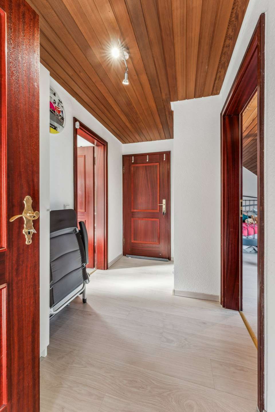 Lichtdurchflutete Dachgeschosswohnung mit sonnigem Balkon & Stellplatz in Wuppertal – Ansicht 8
