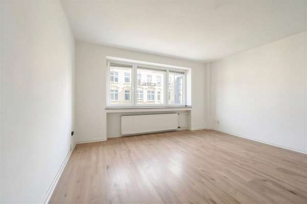 Modernisierte 2-Zimmer-Wohnung mit Balkon und Aufzug – urbanes Wohnen in Düsseldorf-Friedrichstadt