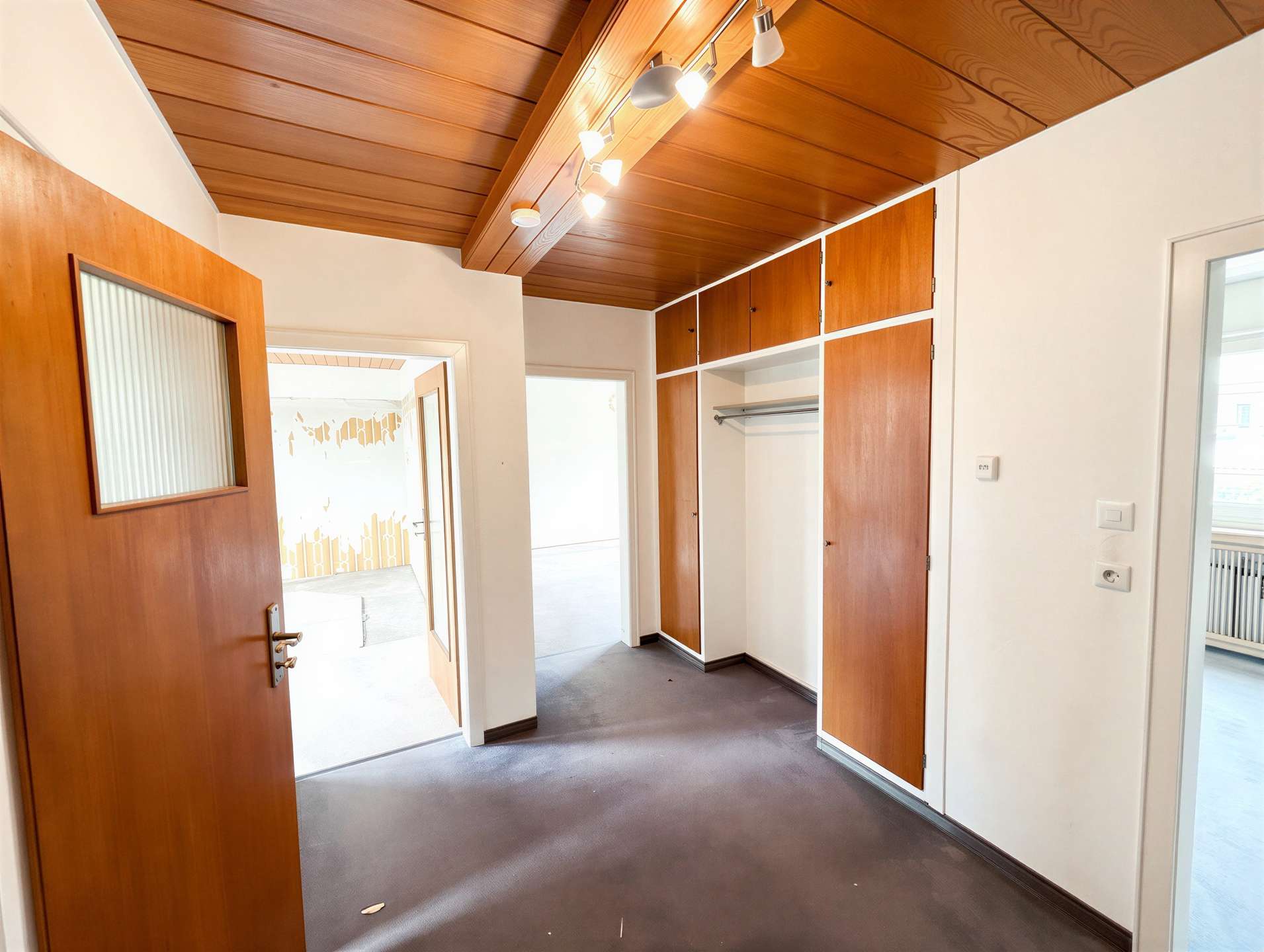 Eigentumswohnung 3 Zimmer mit Südbalkon, Garage und viel Stauraum in ruhiger Wohnlage von Wülfrath in Wülfrath – Ansicht 3