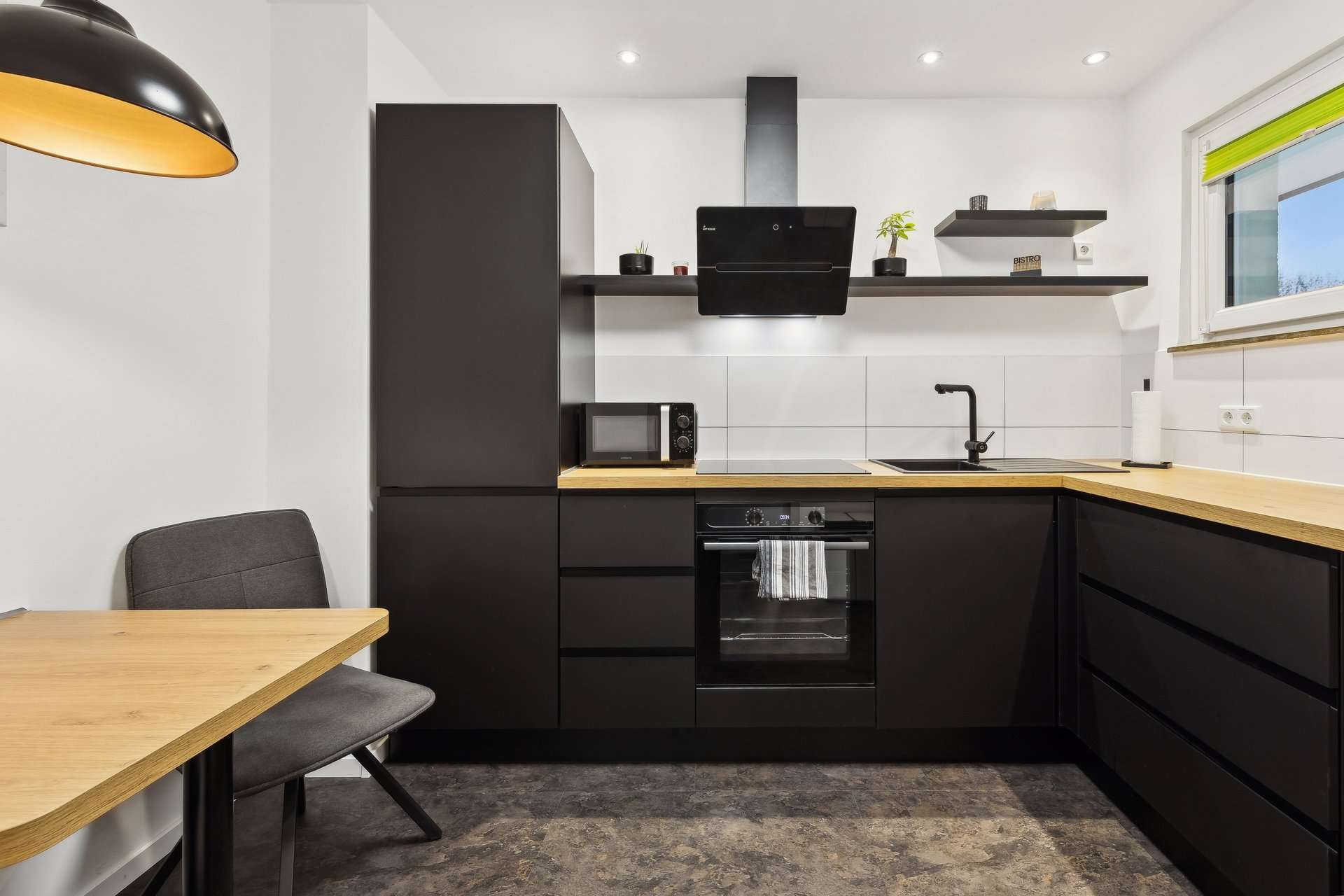 Modernisierte, gut geschnittene Eigentumswohnung mit Loggia und Garage in Herne – Ansicht 2