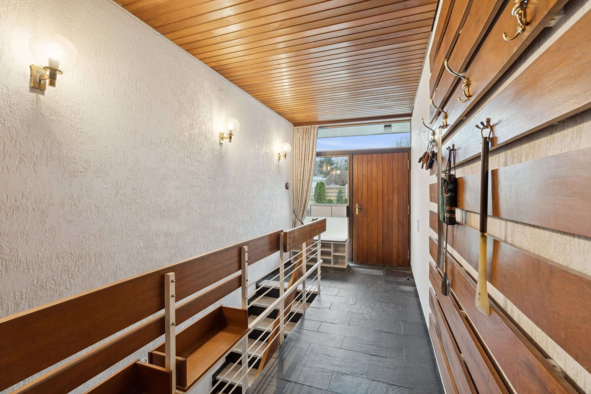 Stilvoller Bungalow mit ausgebautem Wohnkeller, Fernwärme und durchdachtem Grundriss in Herten – Ansicht 3