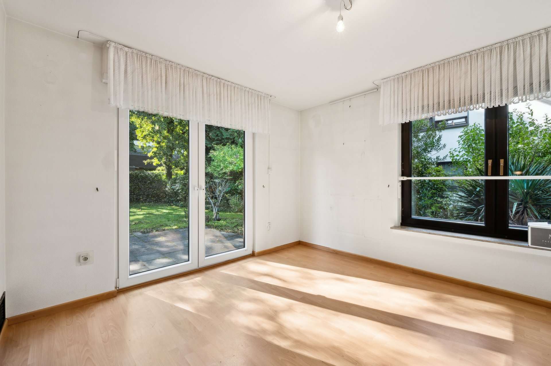 Einfamilienhaus auf großem Grundstück mit viel Potential in Grevenbroich – Ansicht 3