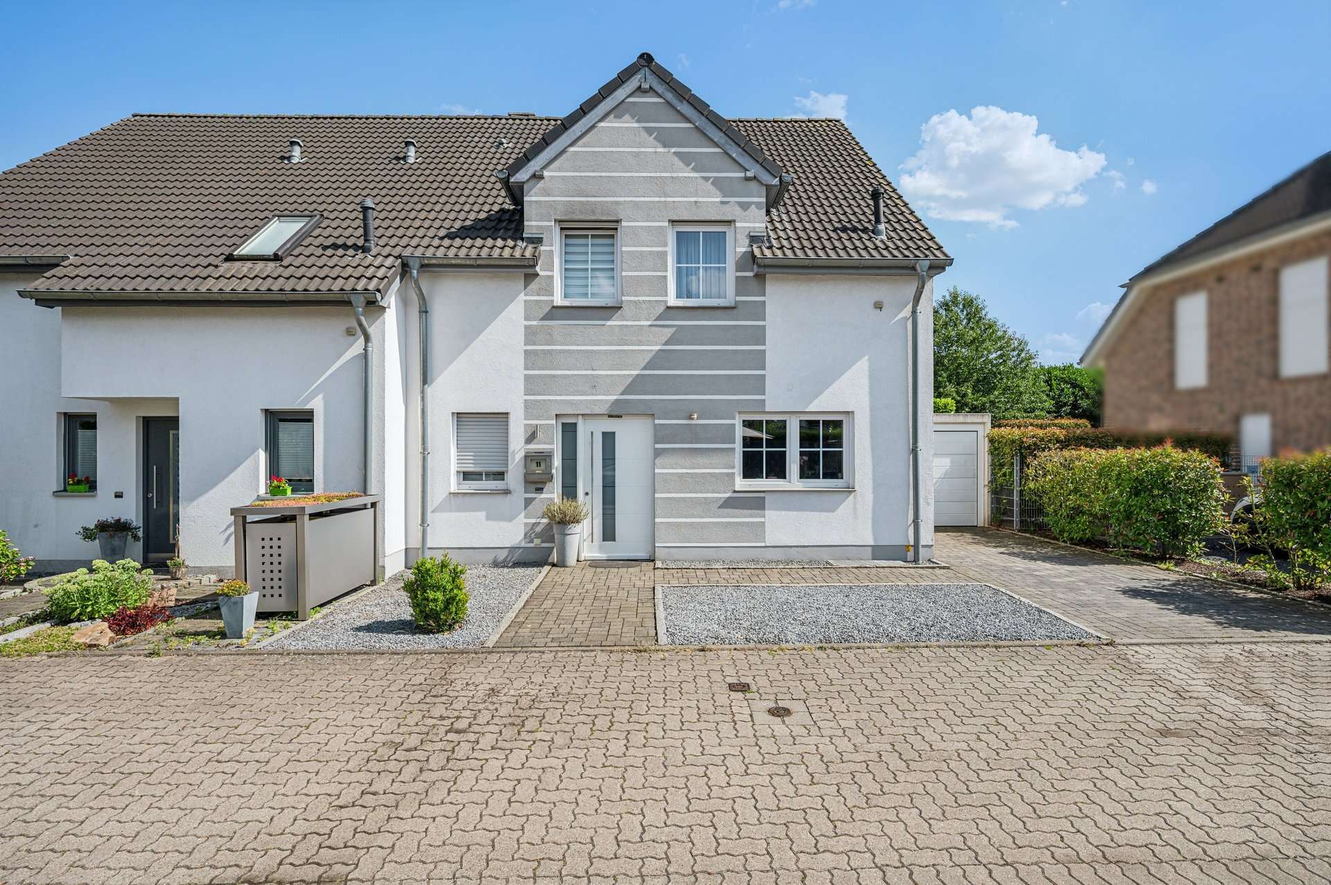 Geborgen Leben in Jüchen – Stilvolle DHH + Garten + Studio + Wellness in Jüchen – Ansicht 4