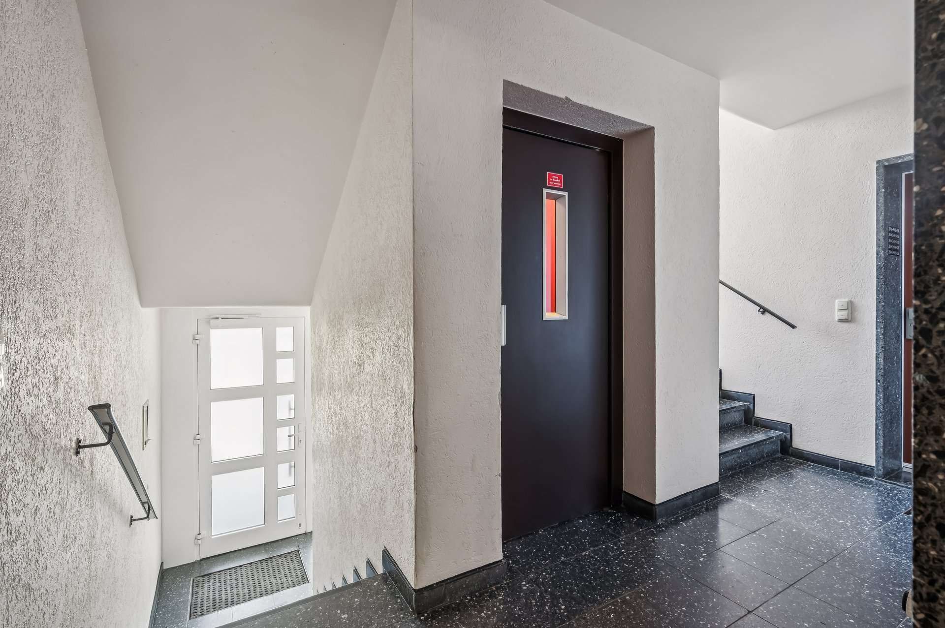 Modernisiert. Ruhig gelegen. Sofort wohlfühlen – Stilvolle 2-Zimmer-Wohnung mit hübscher Loggia in Mönchengladbach – Ansicht 11