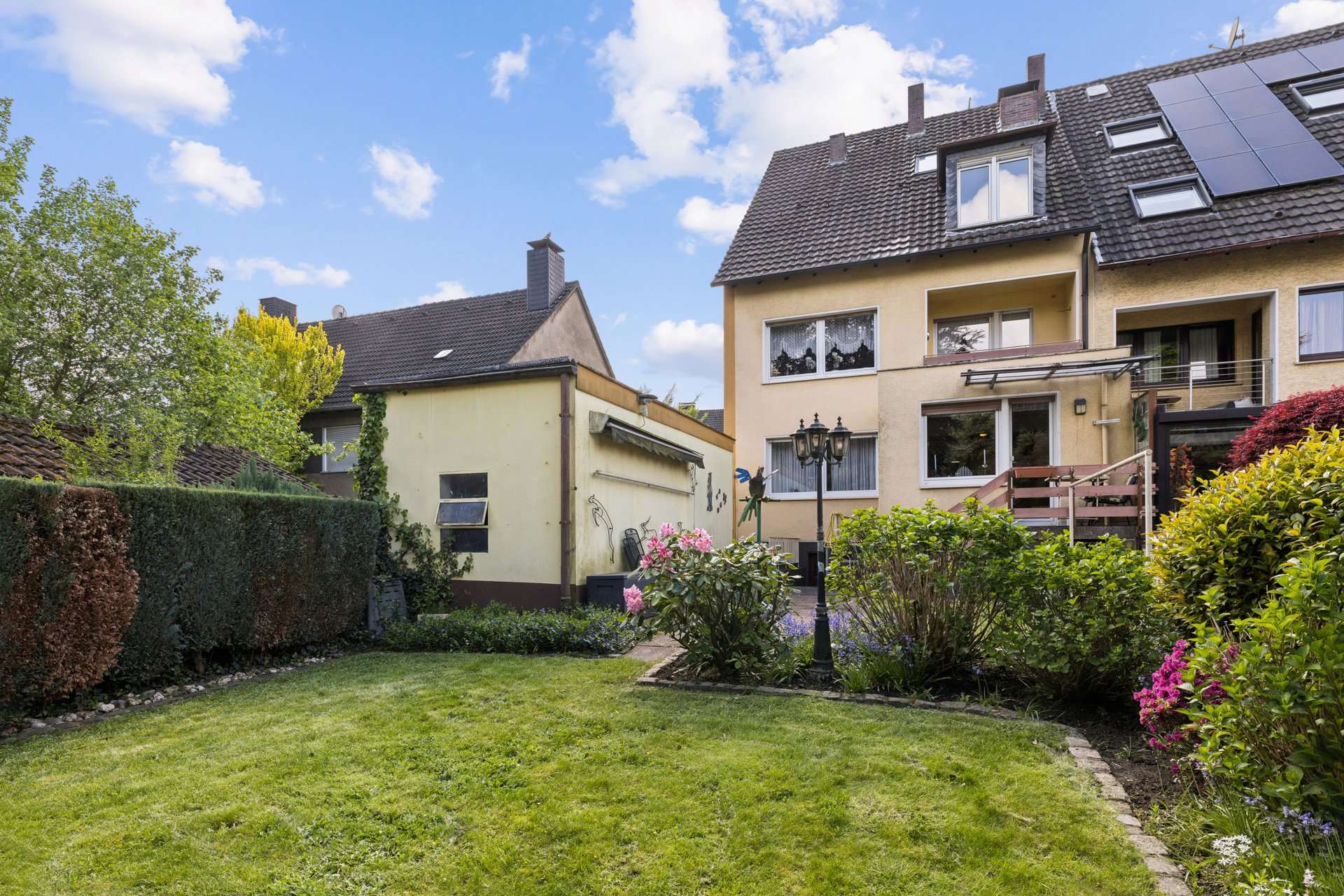 Dreifamilienhaus mit flexiblen Nutzungsmöglichkeiten und ruhigem Wohnumfeld in Bochum-Harpen in Bochum – Ansicht 4