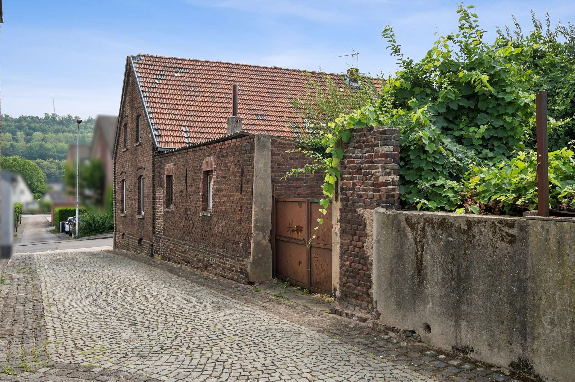 Gelegenheit!! Sanierungsbedürftiges Haus mit Potential in Grevenbroich-Neuenhausen