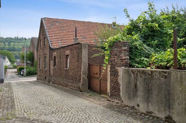 Gelegenheit!! Sanierungsbedürftiges Haus mit Potential in Grevenbroich-Neuenhausen