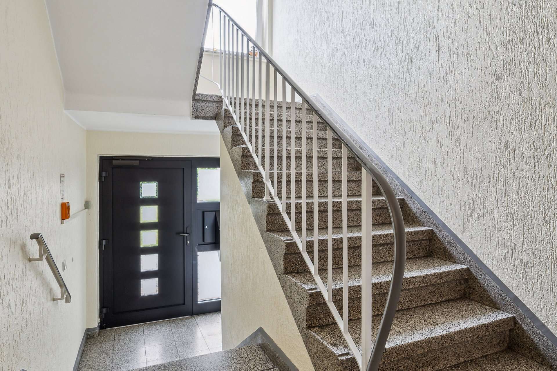 Vermietete Dachgeschosswohnung in gepflegter Hausgemeinschaft mit langfristigem Mietverhältnis in Dortmund – Ansicht 4