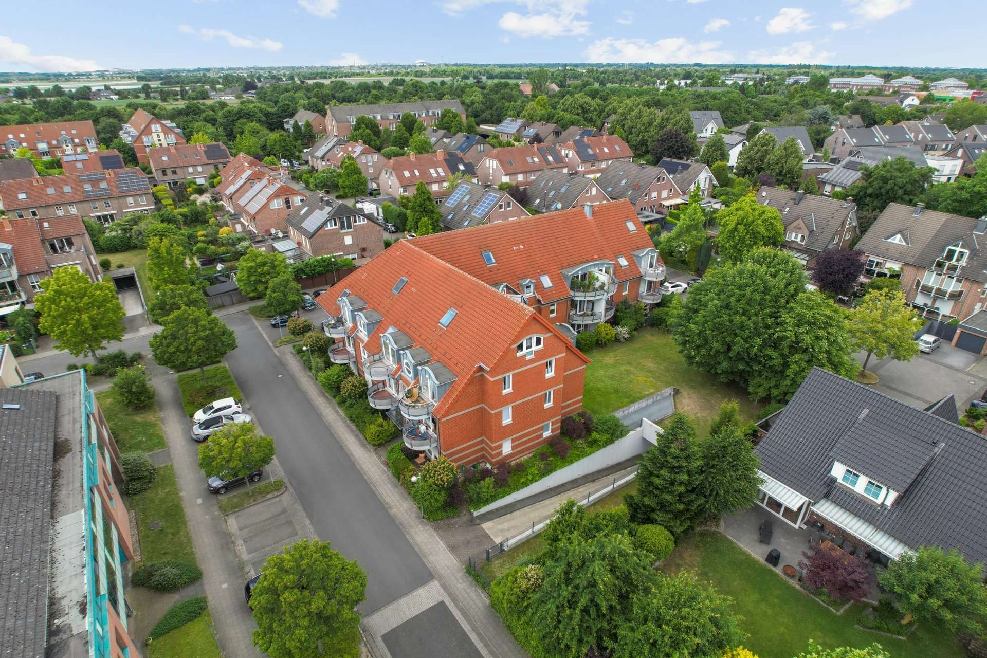 Maisonette mit Blick in den Himmel – Zwei Ebenen, Balkon und Tiefgarage in ruhiger Wohnanlage in Meerbusch – Ansicht 16