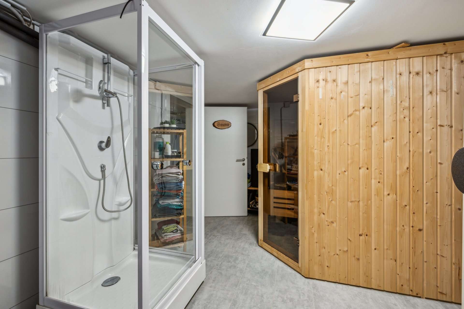 Geborgen Leben in Jüchen – Stilvolle DHH + Garten + Studio + Wellness in Jüchen – Ansicht 17