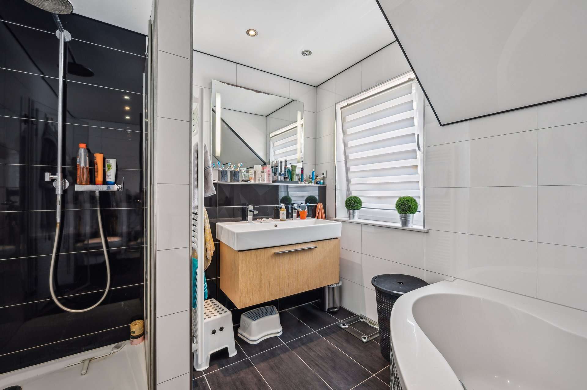 Geborgen Leben in Jüchen – Stilvolle DHH + Garten + Studio + Wellness in Jüchen – Ansicht 15