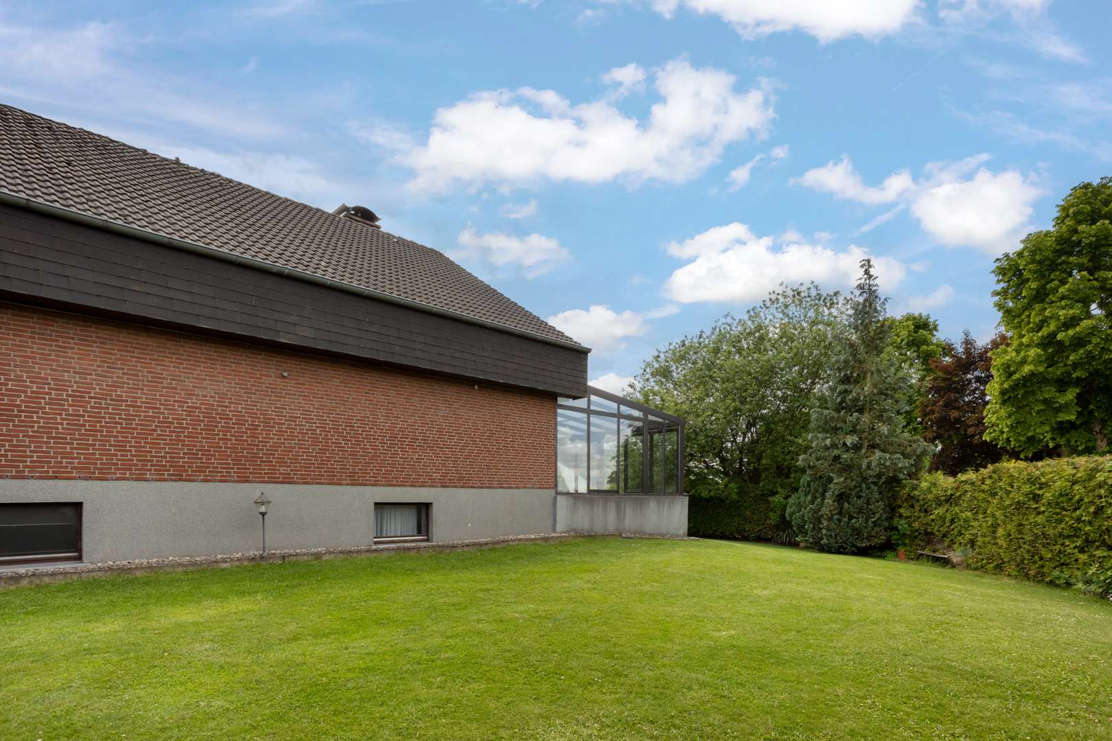 Hochwertiges Einfamilienhaus mit Pool, Sauna, weitläufigem Garten, Terrassenflächen und Doppelgarage in Rüthen – Ansicht 24