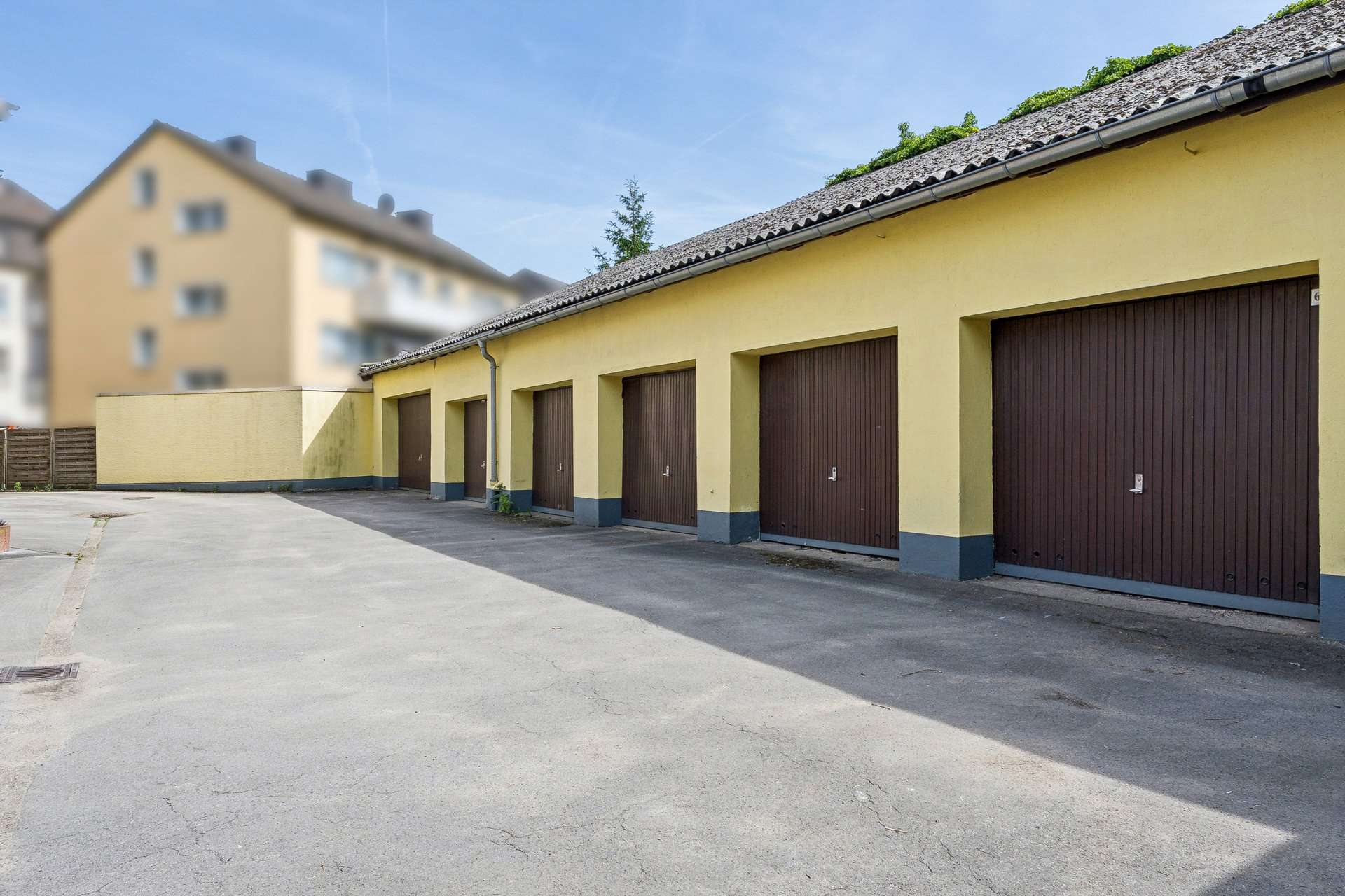 Mehrfamilienhaus mit sieben Wohneinheiten, neun Garagen und zusätzlichem Mietsteigerungspotenzial in Witten – Ansicht 3