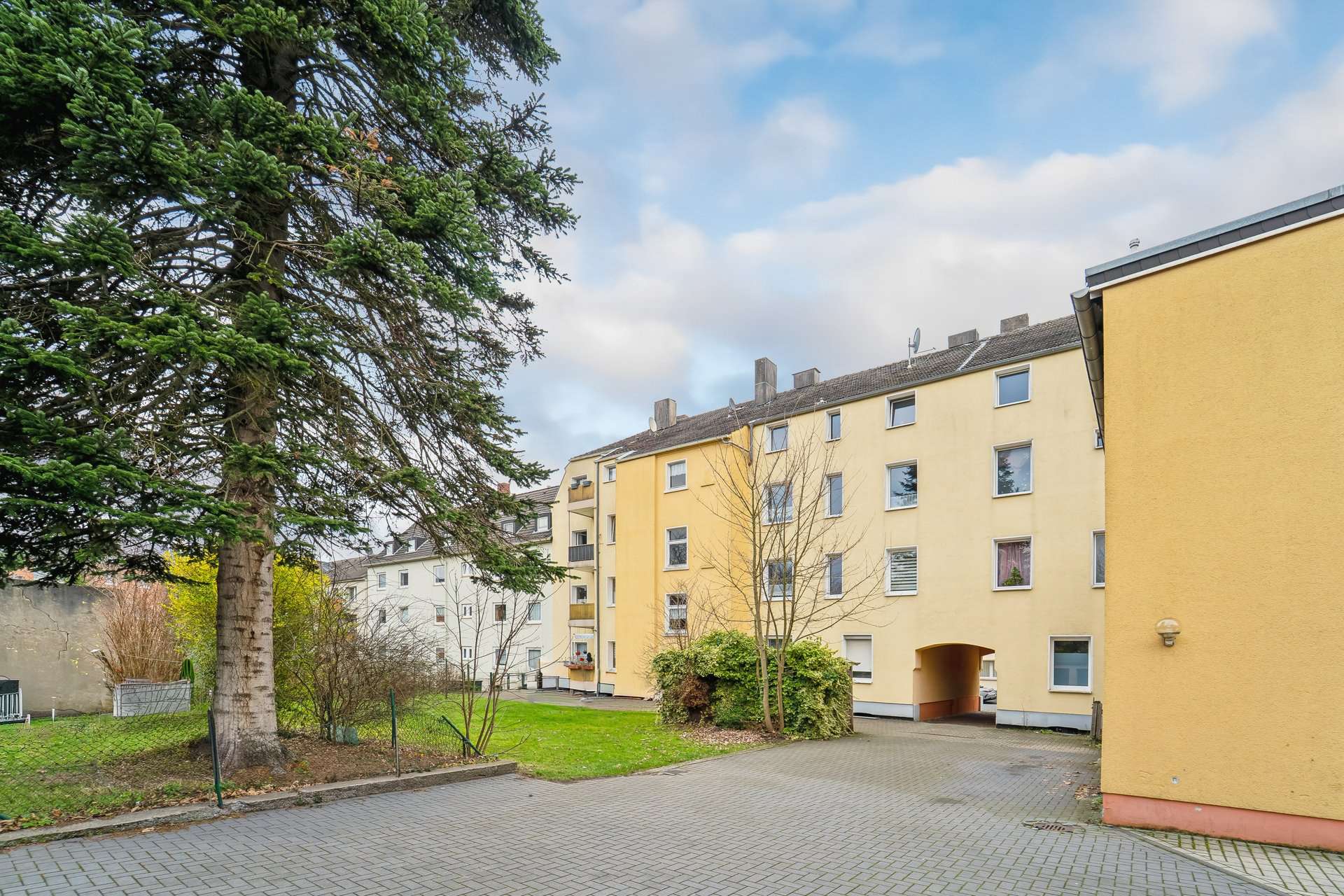 Voll vermieteter Wohnkomplex mit 15 Einheiten, ca. 1.112 m² Wohnfläche und stabiler Ertragsbasis in Witten – Ansicht 4