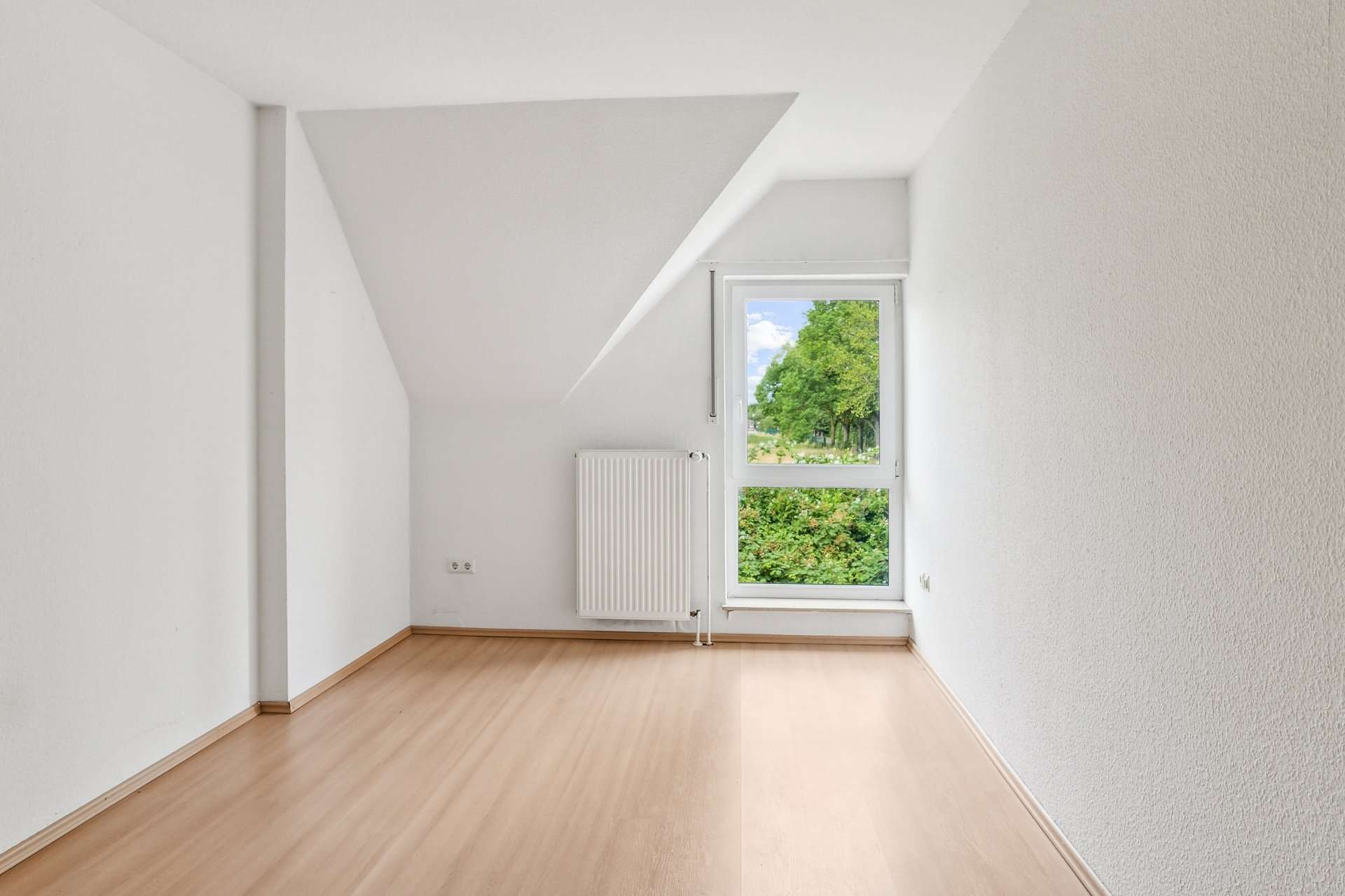 Reihenmittelhaus mit ca. 133 m² Wohnfläche, drei Ebenen, Keller und ausgebautem Spitzboden in Holzwickede – Ansicht 15