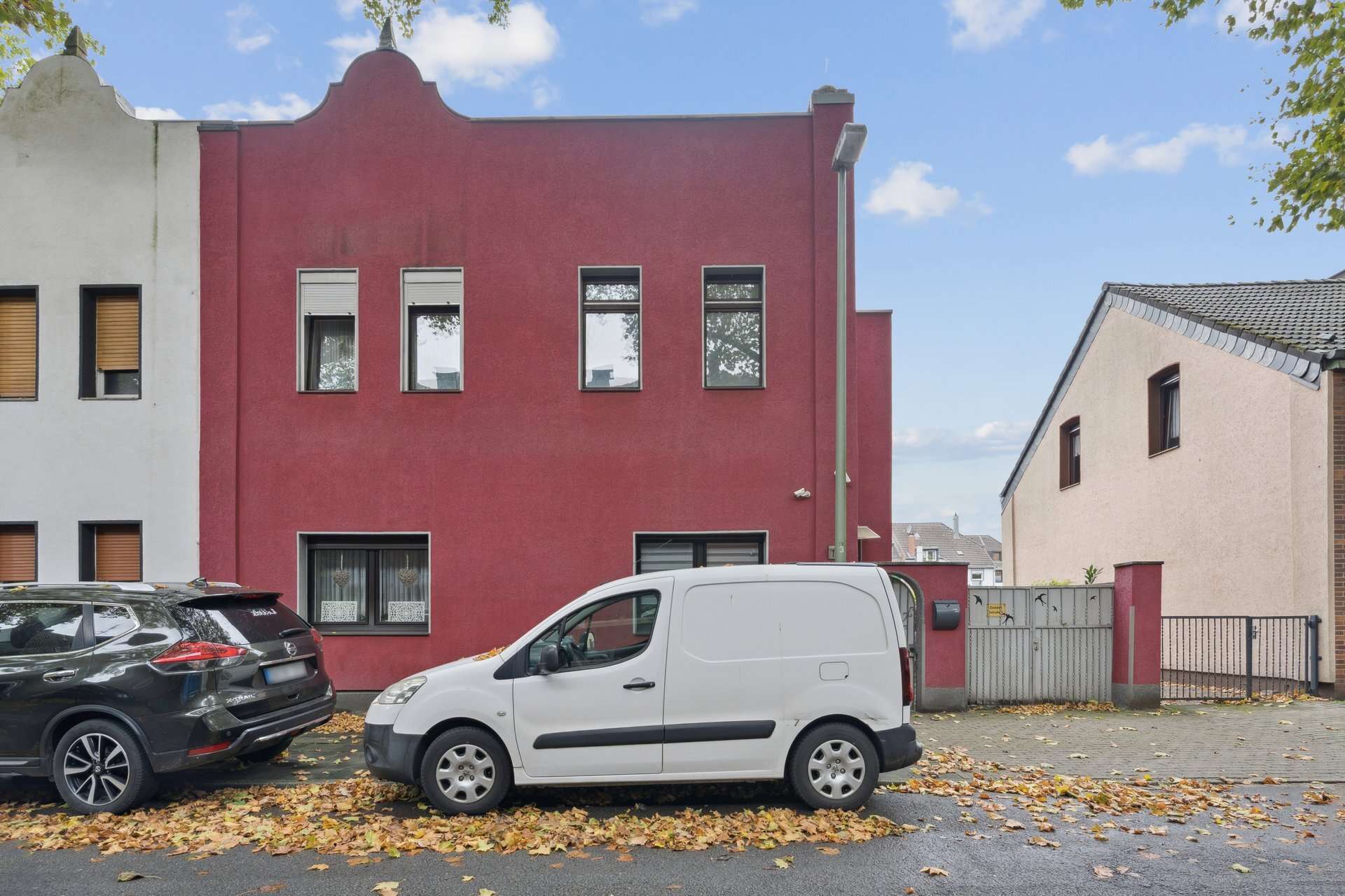 Großzügiges Zweifamilienhaus mit Garten in Duisburg Neumühl in Duisburg – Ansicht 2