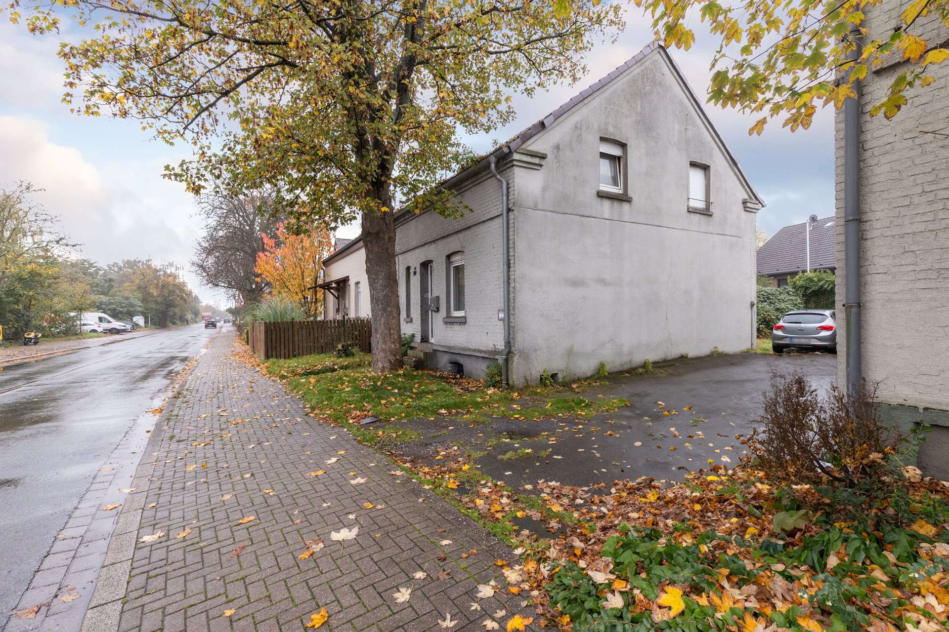 Sanierungsbedürftige Doppelhaushälfte mit Garten, flexiblem Raumkonzept und Potenzial für Familien in Dortmund – Ansicht 2