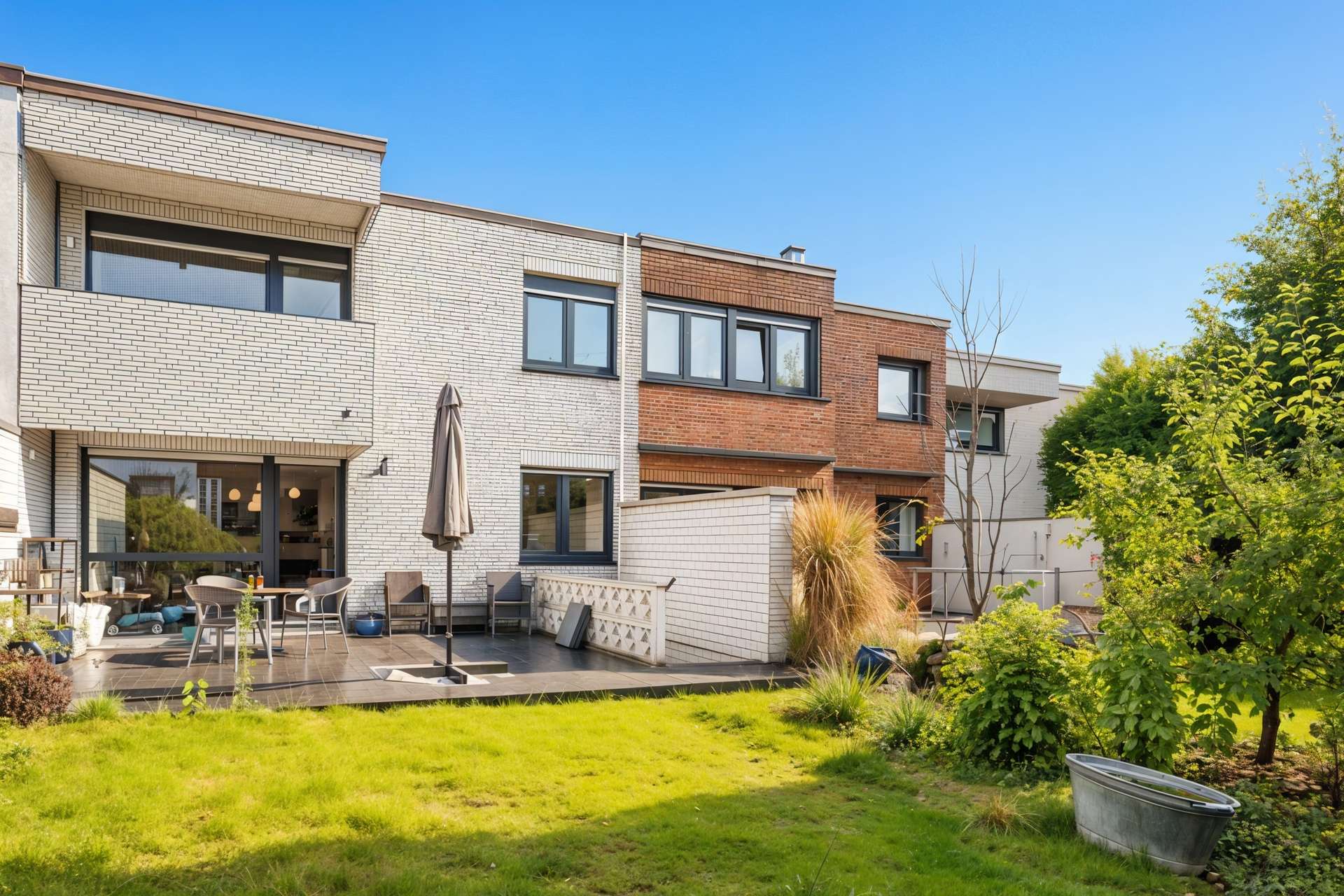 Modernisiertes Zuhause für Familien, bezugsfertig und mit neuem Wohlfühlcharakter auf zwei Ebenen in Bochum – Ansicht 2