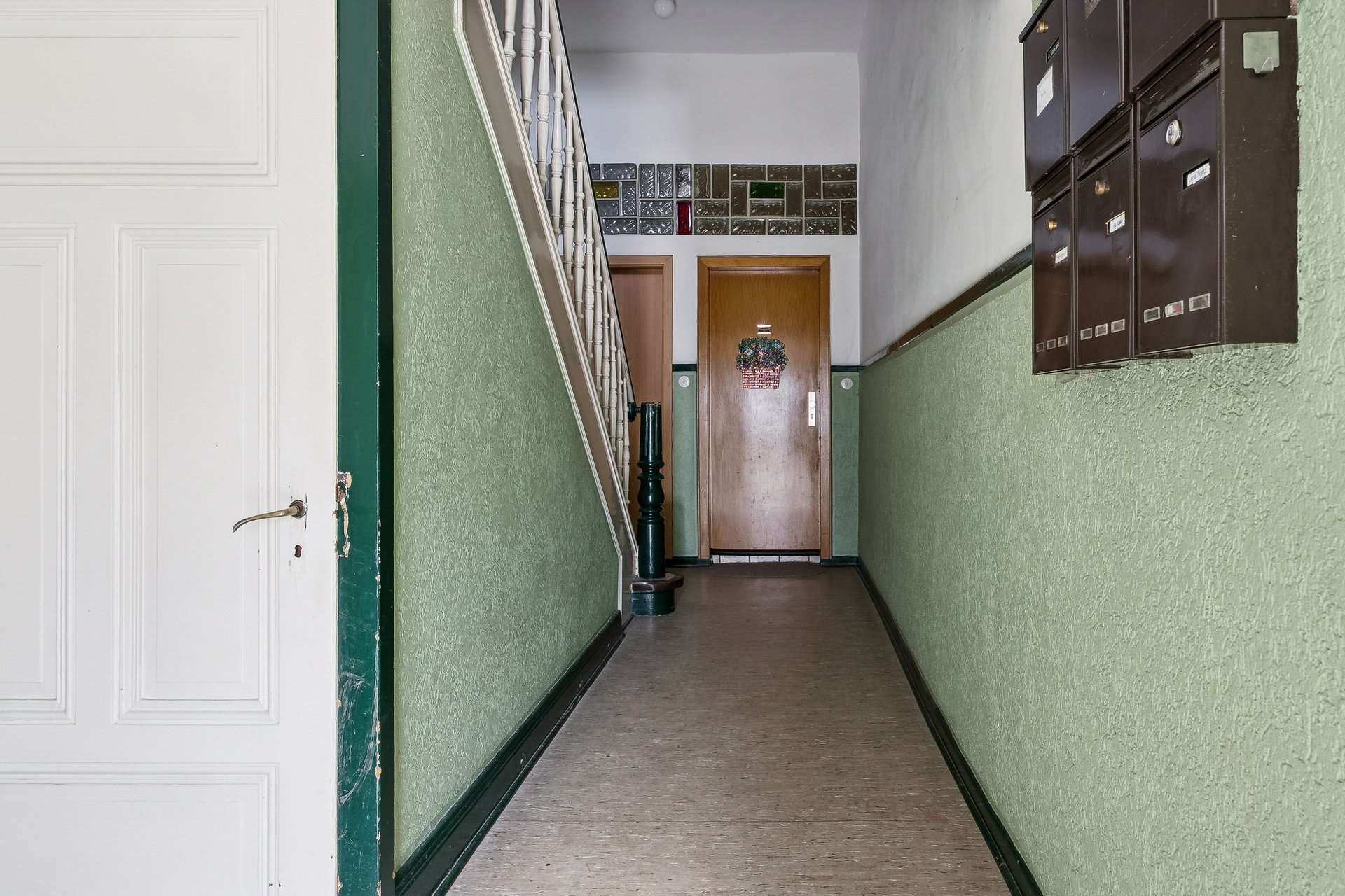 Mehrfamilienhaus mit sieben Wohneinheiten, neun Garagen und zusätzlichem Mietsteigerungspotenzial in Witten – Ansicht 4