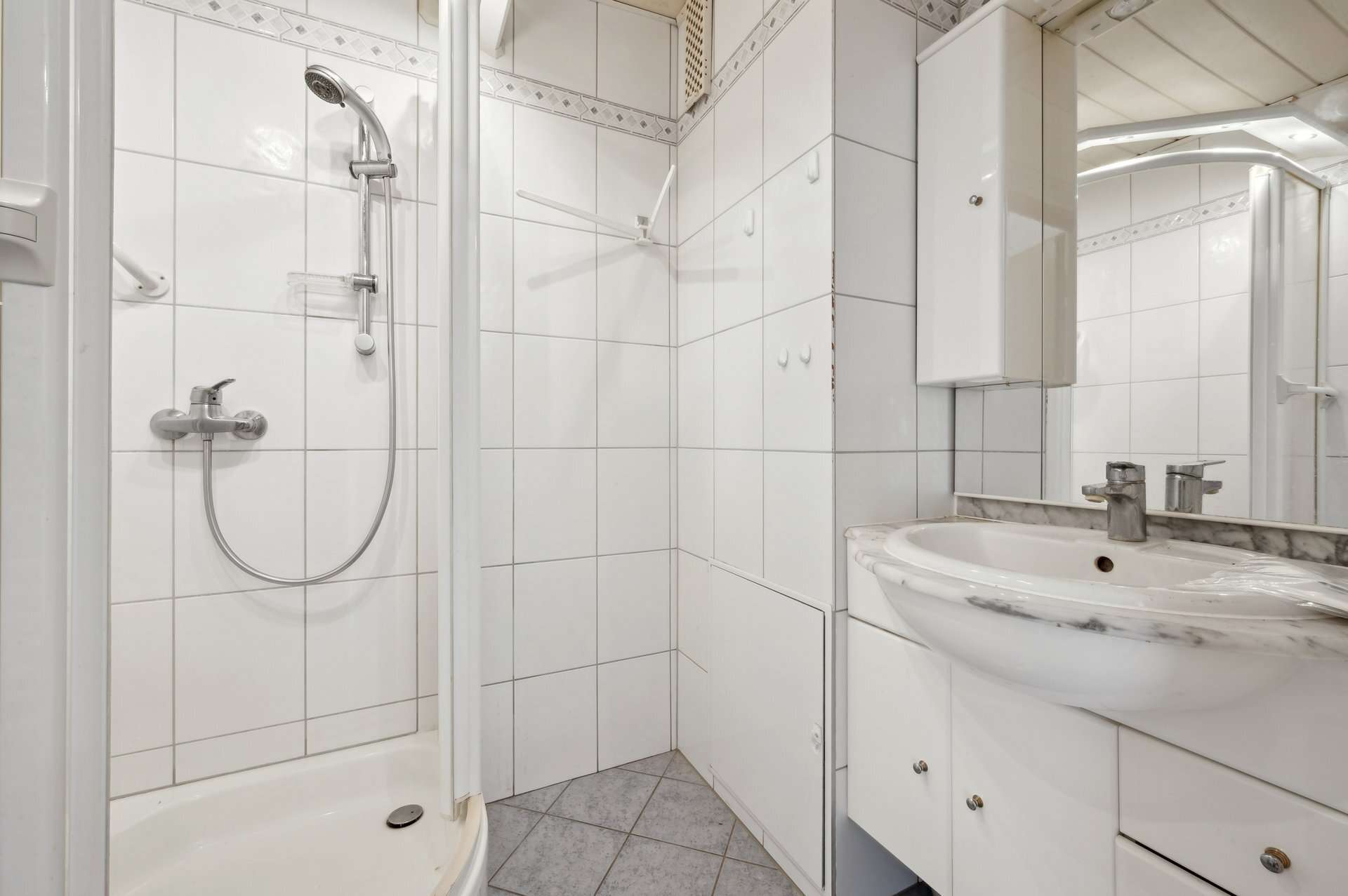 Helle 3-Zimmer-Wohnung mit Garage – sofort bezugsfrei in ruhiger Lage in Neuss – Ansicht 8