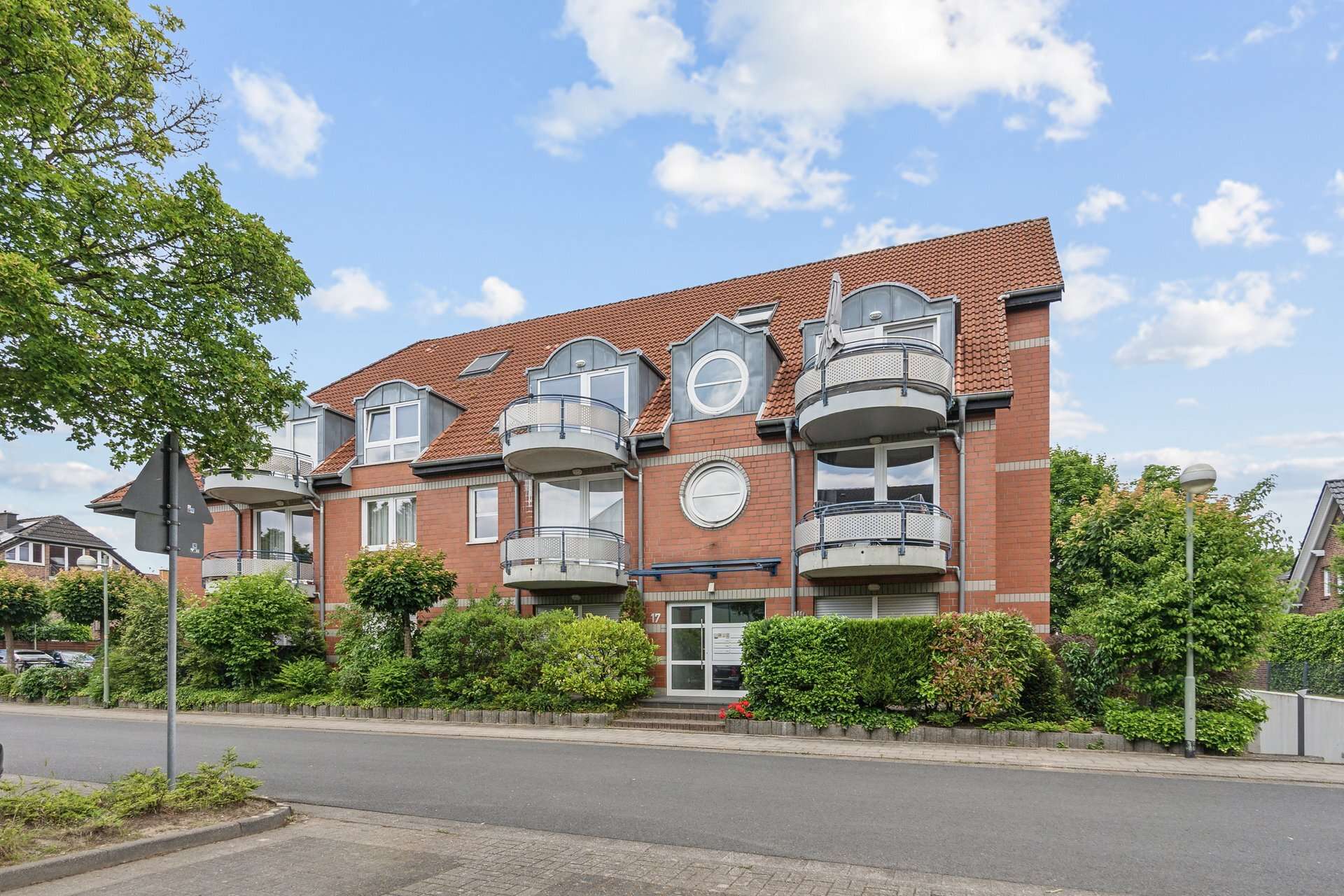 Maisonette mit Blick in den Himmel – Zwei Ebenen, Balkon und Tiefgarage in ruhiger Wohnanlage in Meerbusch – Ansicht 14