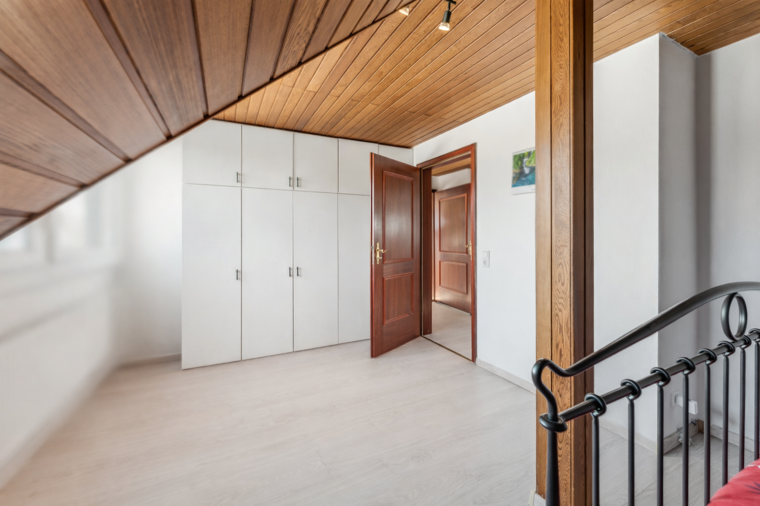 Lichtdurchflutete Dachgeschosswohnung mit sonnigem Balkon & Stellplatz in Wuppertal – Ansicht 4