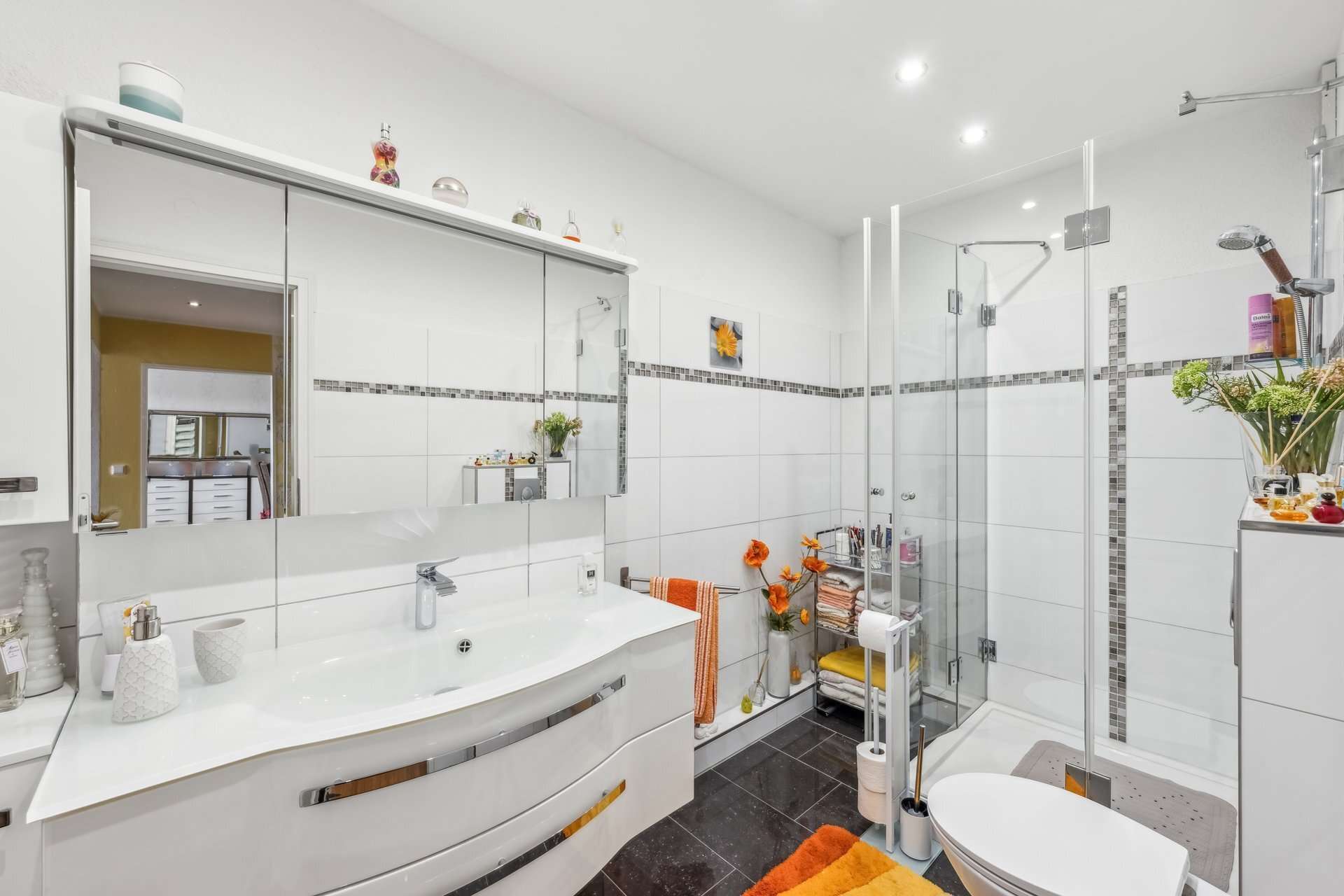 Komplett modernisierte 2-Zimmerwohnung mit TG wartet auf SIE.... in Neuss – Ansicht 4