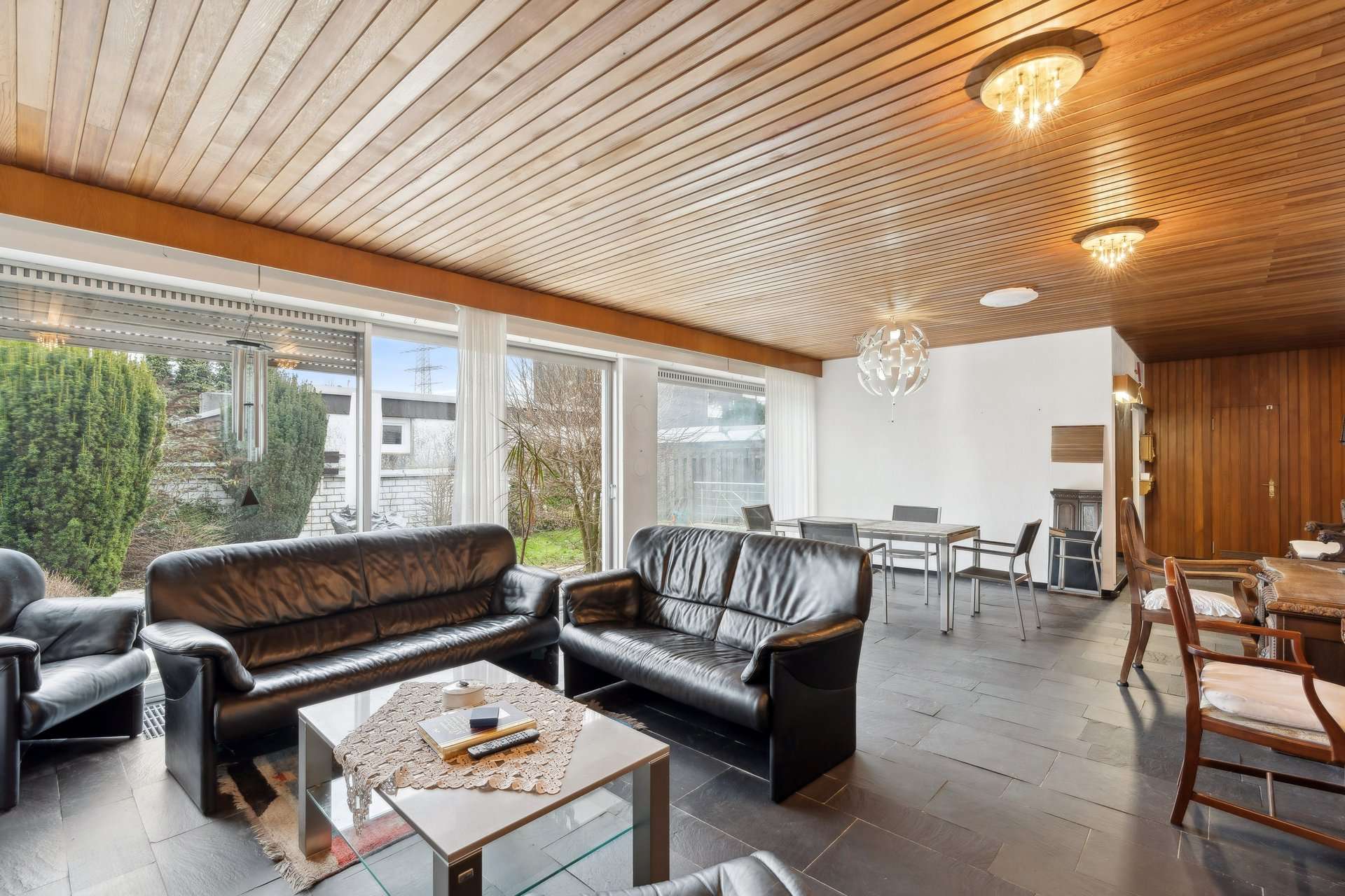 Stilvoller Bungalow mit ausgebautem Wohnkeller, Fernwärme und durchdachtem Grundriss in Herten – Ansicht 7