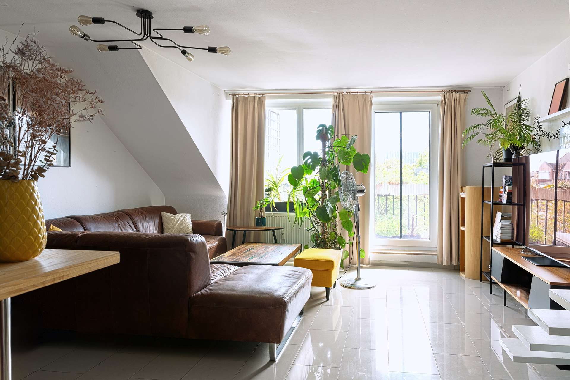 Lichtdurchflutete Maisonettewohnung mit Sonnenbalkon & Stellplatz im Herzen von Büderich