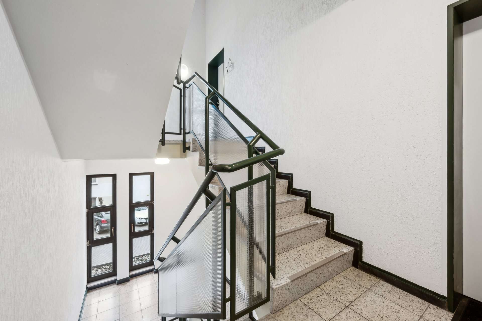 Terrasse inklusive: Gut vermietetes Apartment mit Garage in renoviertem Zustand in Witten-Mitte in Witten – Ansicht 4