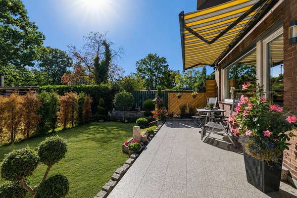 Gepflegte Erdgeschosswohnung mit großzügigem Wohnbereich und Terrasse