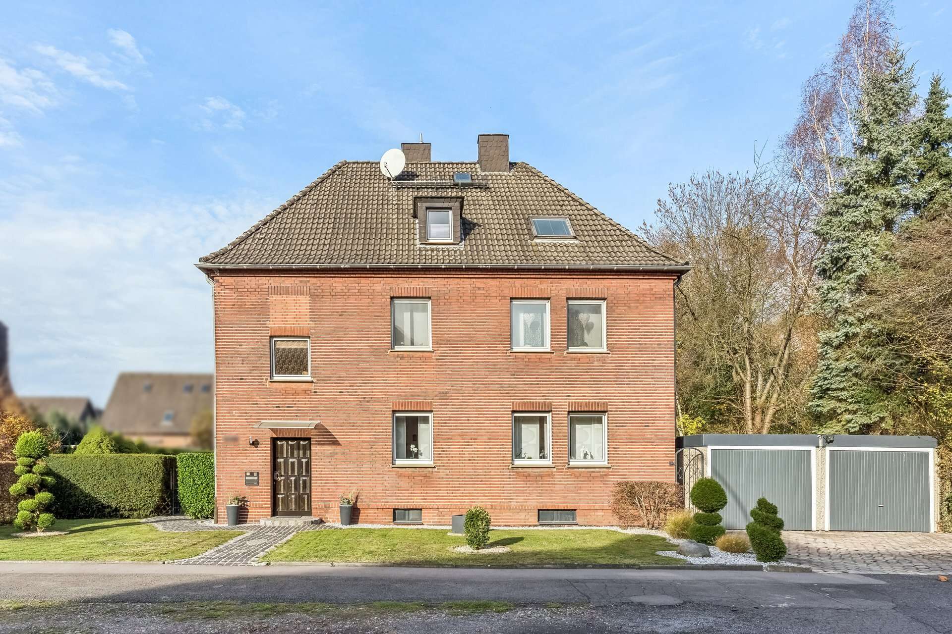 Stilvoll saniertes Mehrfamilienhaus – modernisiert und vielseitig nutzbar in Castrop-Rauxel – Ansicht 2