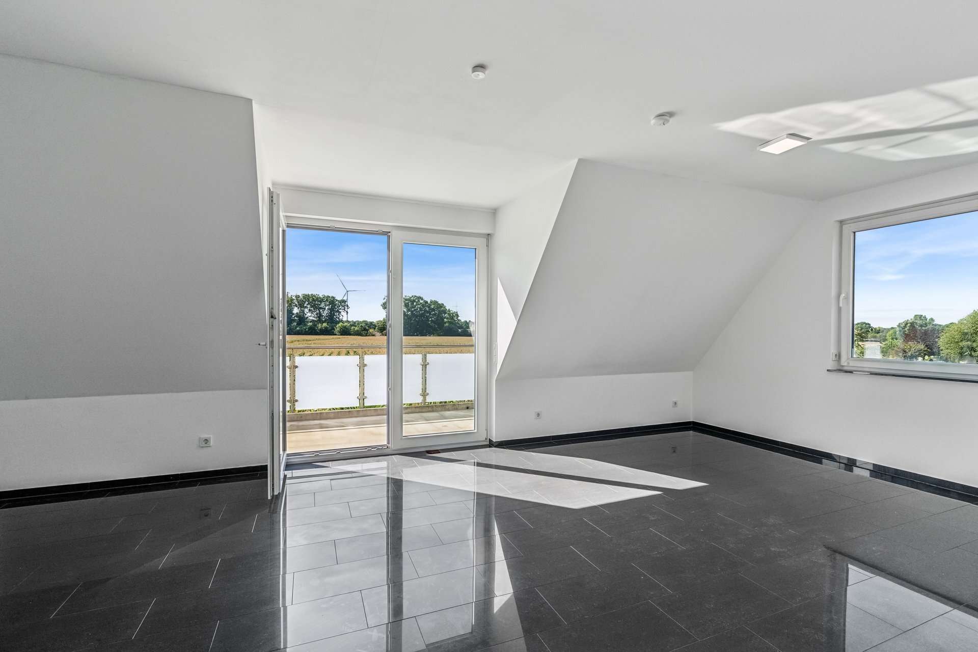 Wohnen mit Weitblick: Helle Etagenwohnung mit Aufzug, großem Balkon, Feldpanorama und Stellplatz in Dorsten – Ansicht 3