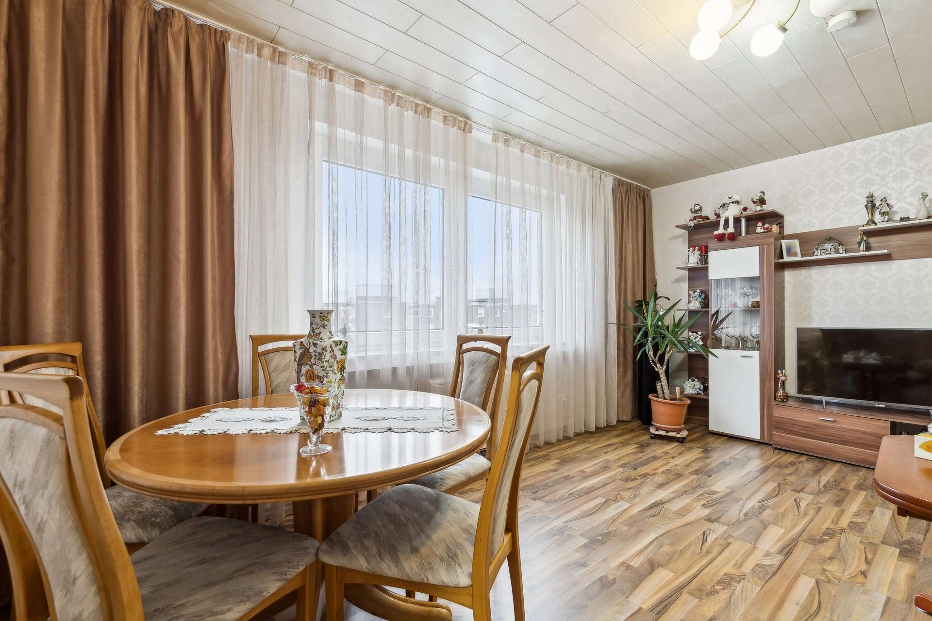 Vermietete 3,5-Zimmer-Wohnung mit Loggia, Aufzug und Tiefgaragenstellplatz in Essen – Ansicht 9
