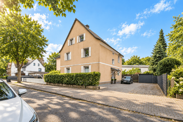 Zweifamilienhaus mit freiwerdender EG-Wohnung, freier OG-Wohnung und Erbpacht bis 2091