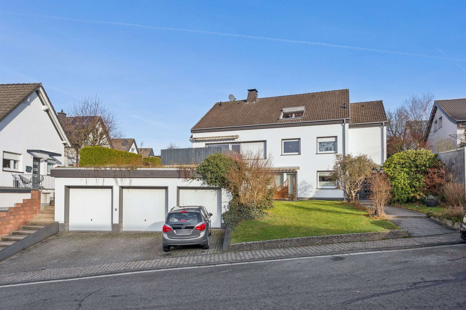 Wohnen mit Perspektive – große Familienwohnung und zwei Einheiten mit Anlagepotenzial