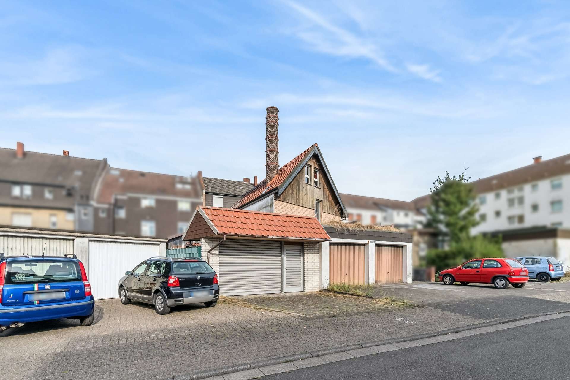 Wohn- und Geschäftshaus mit 400 m² Gesamtfläche, Gewerbeeinheit, drei Wohnungen und Ausbaureserve in Marl – Ansicht 2