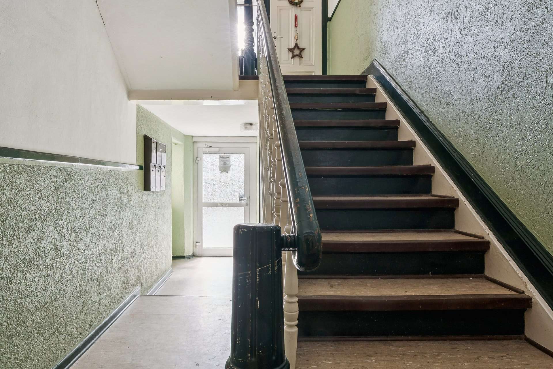 Mehrfamilienhaus mit sieben Wohneinheiten, neun Garagen und zusätzlichem Mietsteigerungspotenzial in Witten – Ansicht 5