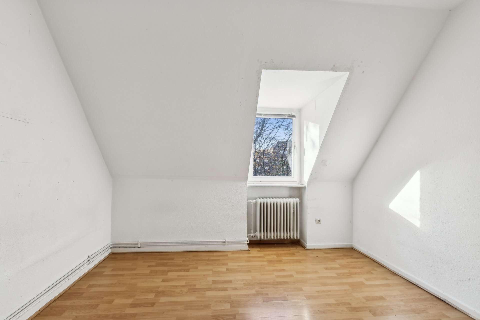 Zeitloses Dreifamilienhaus mit gepflegter Substanz und geschütztem Garten hinter dem Haus in Gelsenkirchen – Ansicht 14