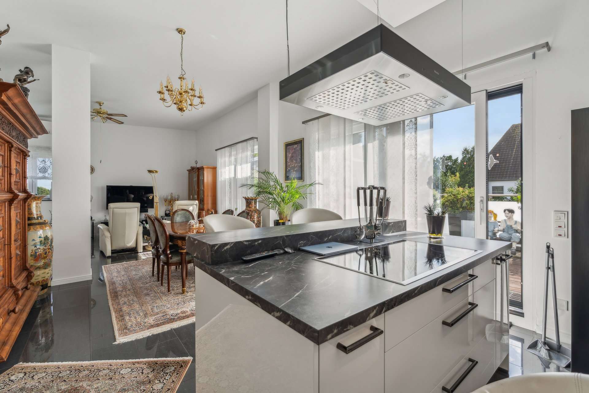 Repräsentatives Penthouse mit Dachterrasse, Einbauküche und Einzelgarage direkt am Rosengarten in Recklinghausen – Ansicht 2