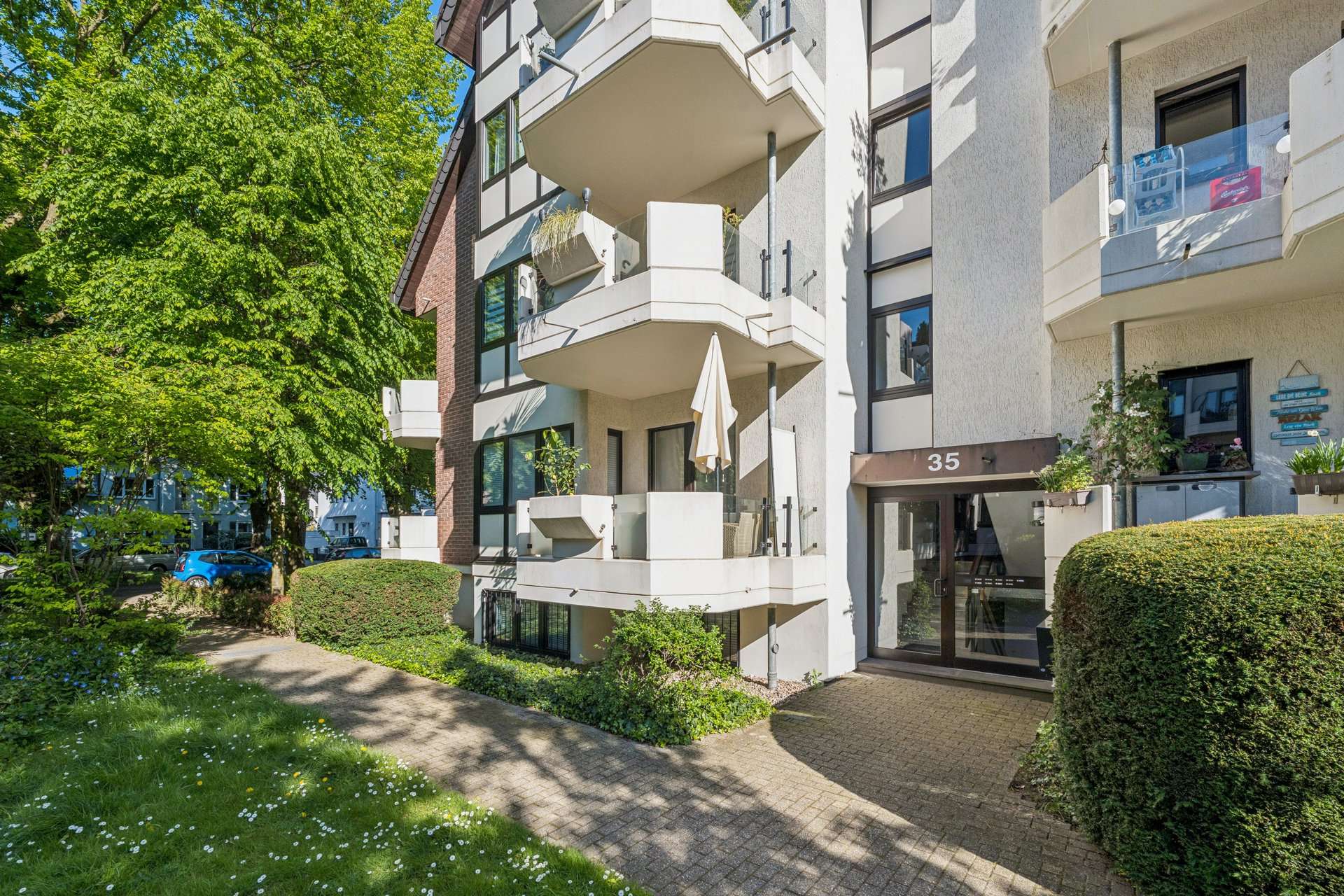 Wohnen am Ostpark – grün, ruhig, stadtnah -charmante Wohnung mit zwei Balkonen und Tiefgarage in Düsseldorf – Ansicht 2