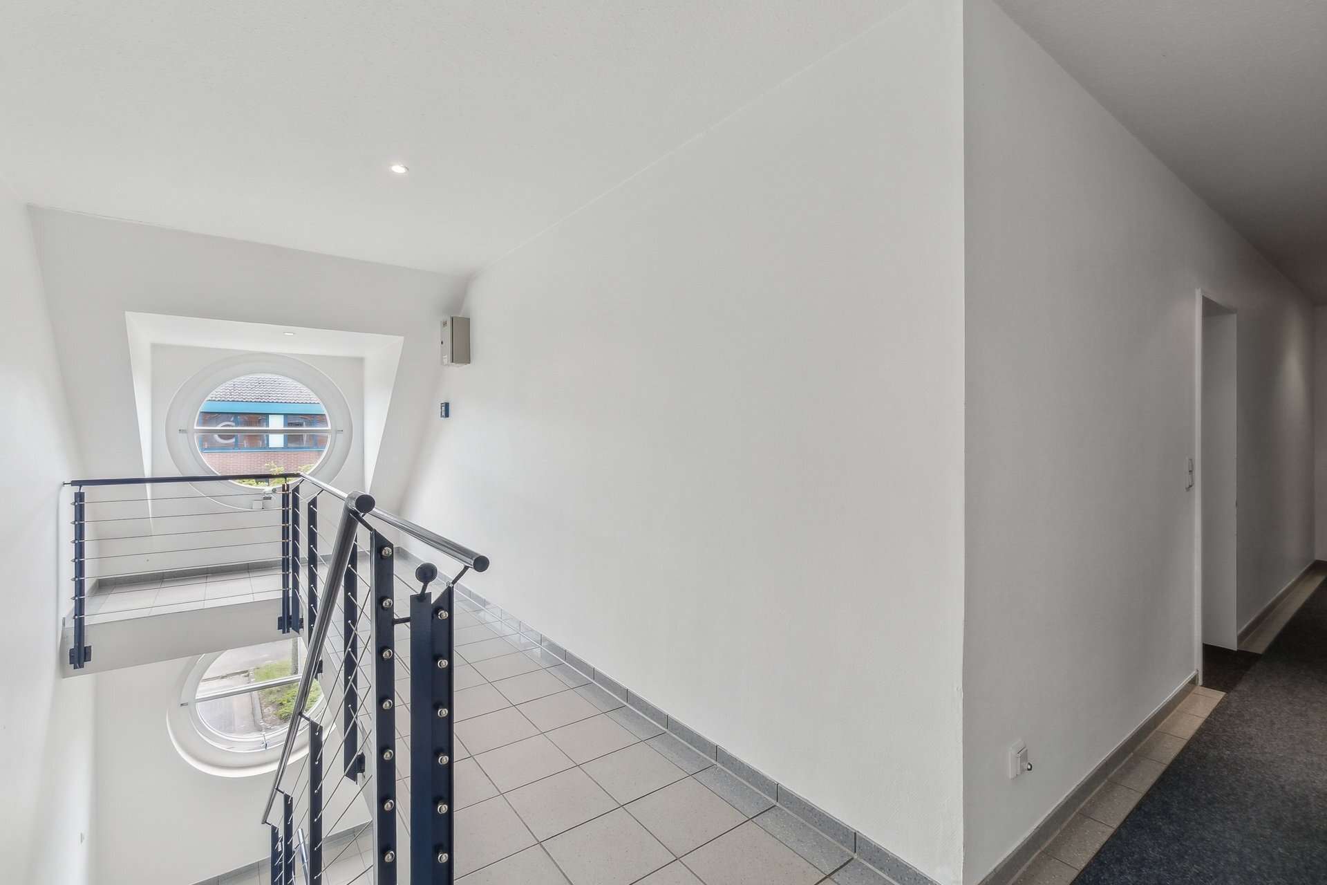 Maisonette mit Blick in den Himmel – Zwei Ebenen, Balkon und Tiefgarage in ruhiger Wohnanlage in Meerbusch – Ansicht 11