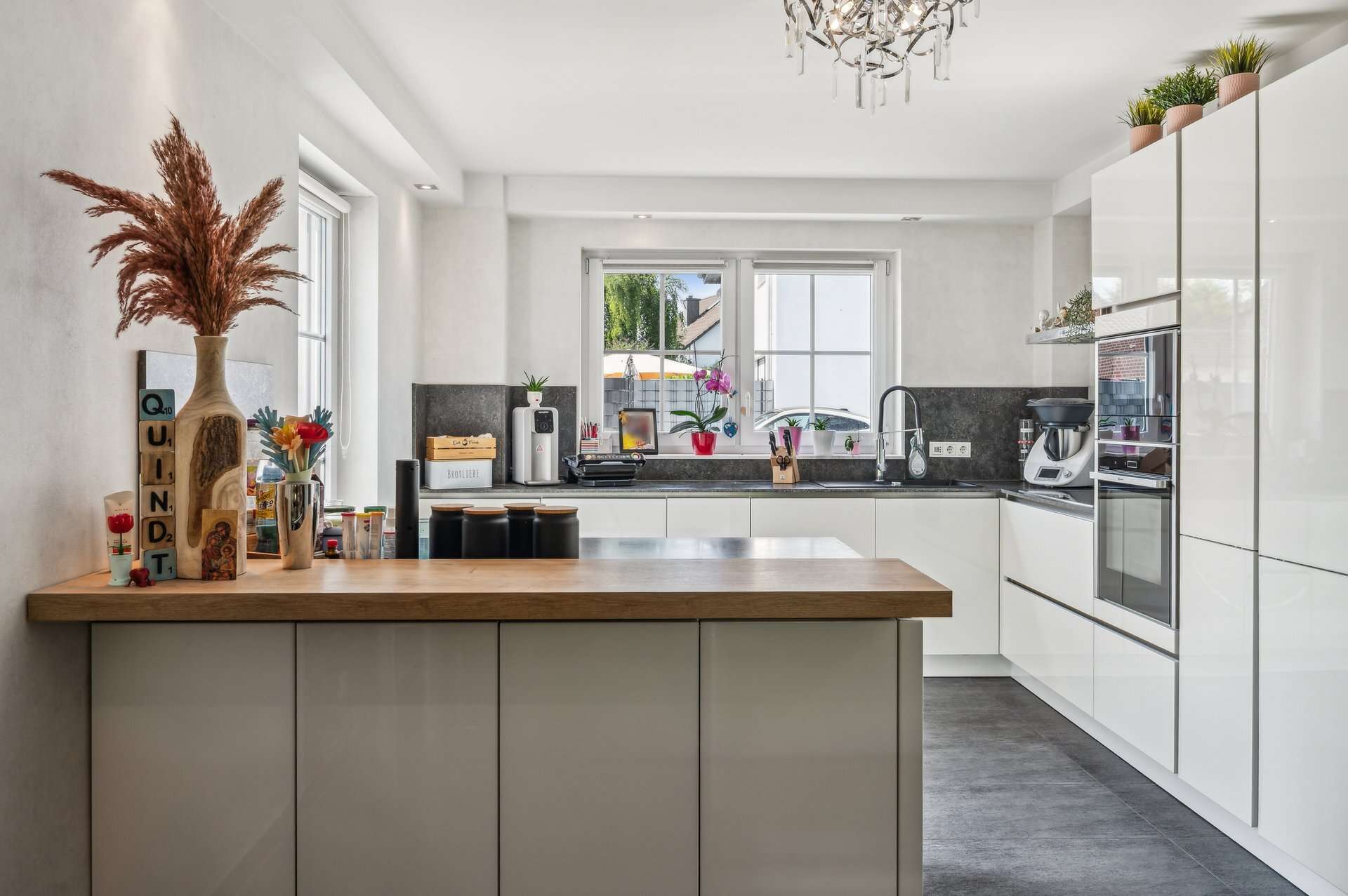 Geborgen Leben in Jüchen – Stilvolle DHH + Garten + Studio + Wellness in Jüchen – Ansicht 6