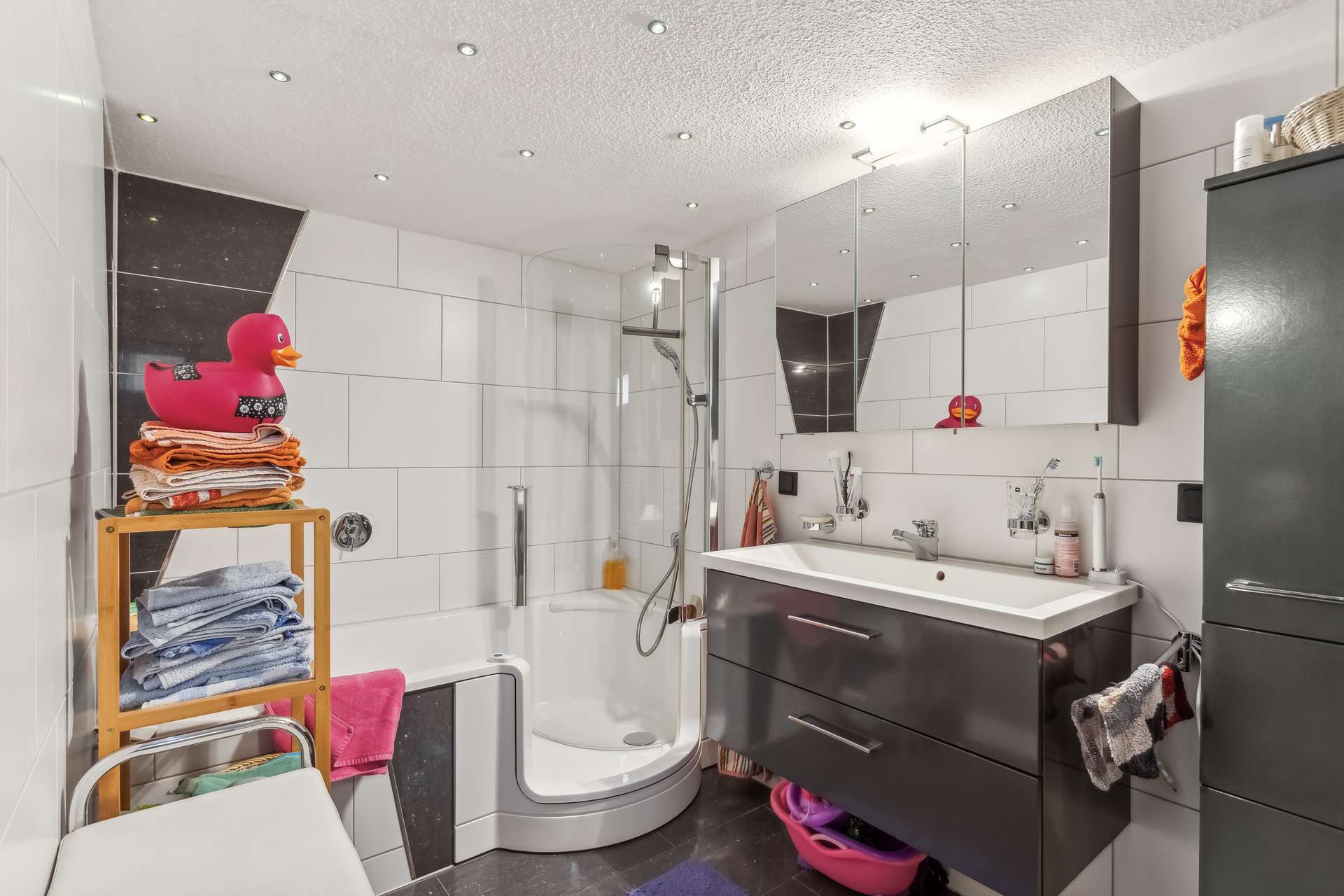Modernisiertes Reihenmittelhaus mit Garten und zwei Garagen – auf städtischem Erbpachtgrundstück in Recklinghausen – Ansicht 8